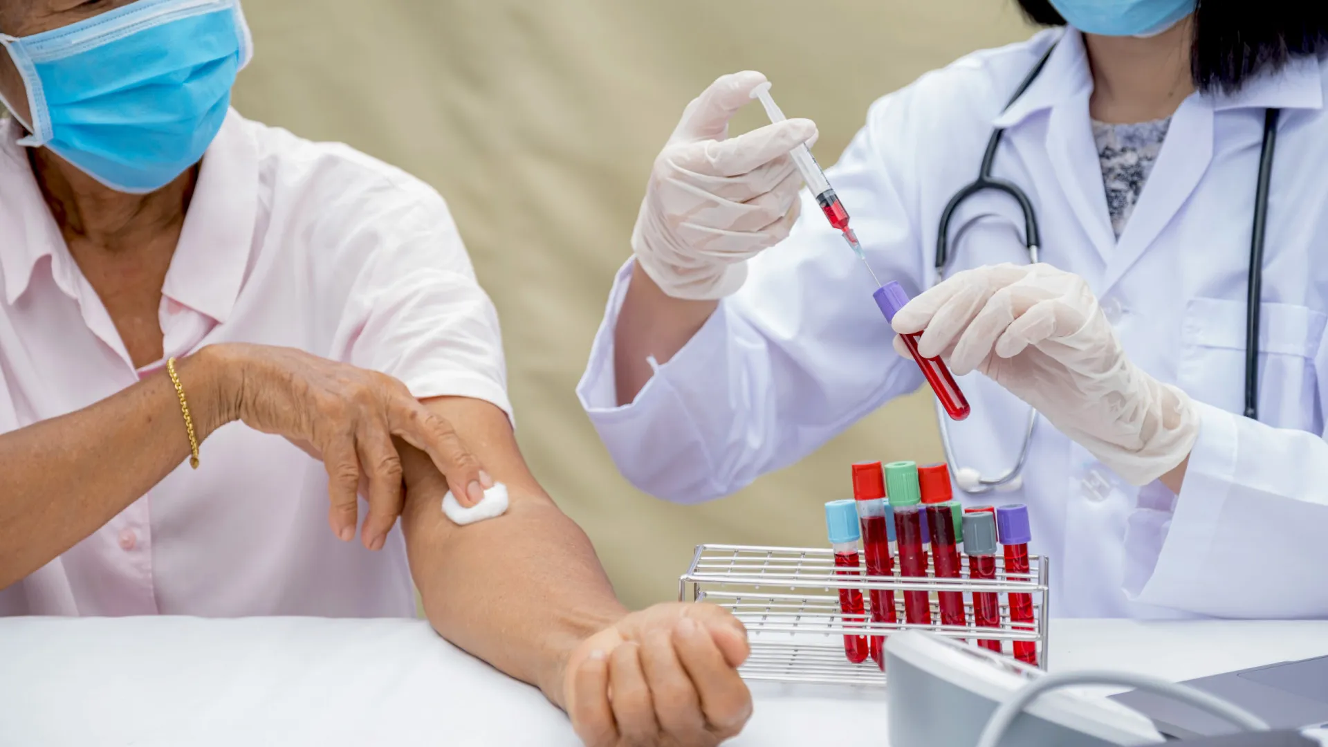 
                    Gasto do Estado em análises clínicas sobe e atinge 244 milhões em 2024
                