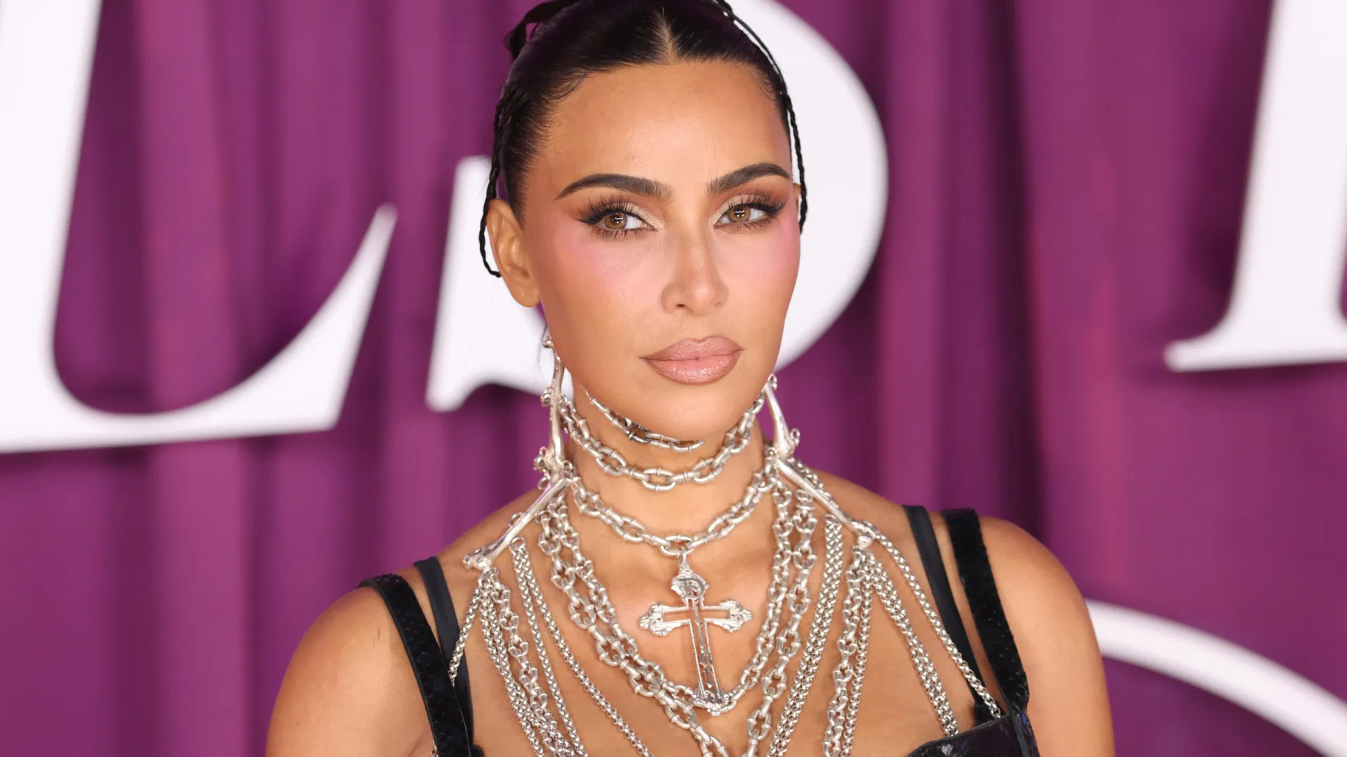 Kim Kardashian. Stress pode causar aneurisma cerebral? Médico esclarece
