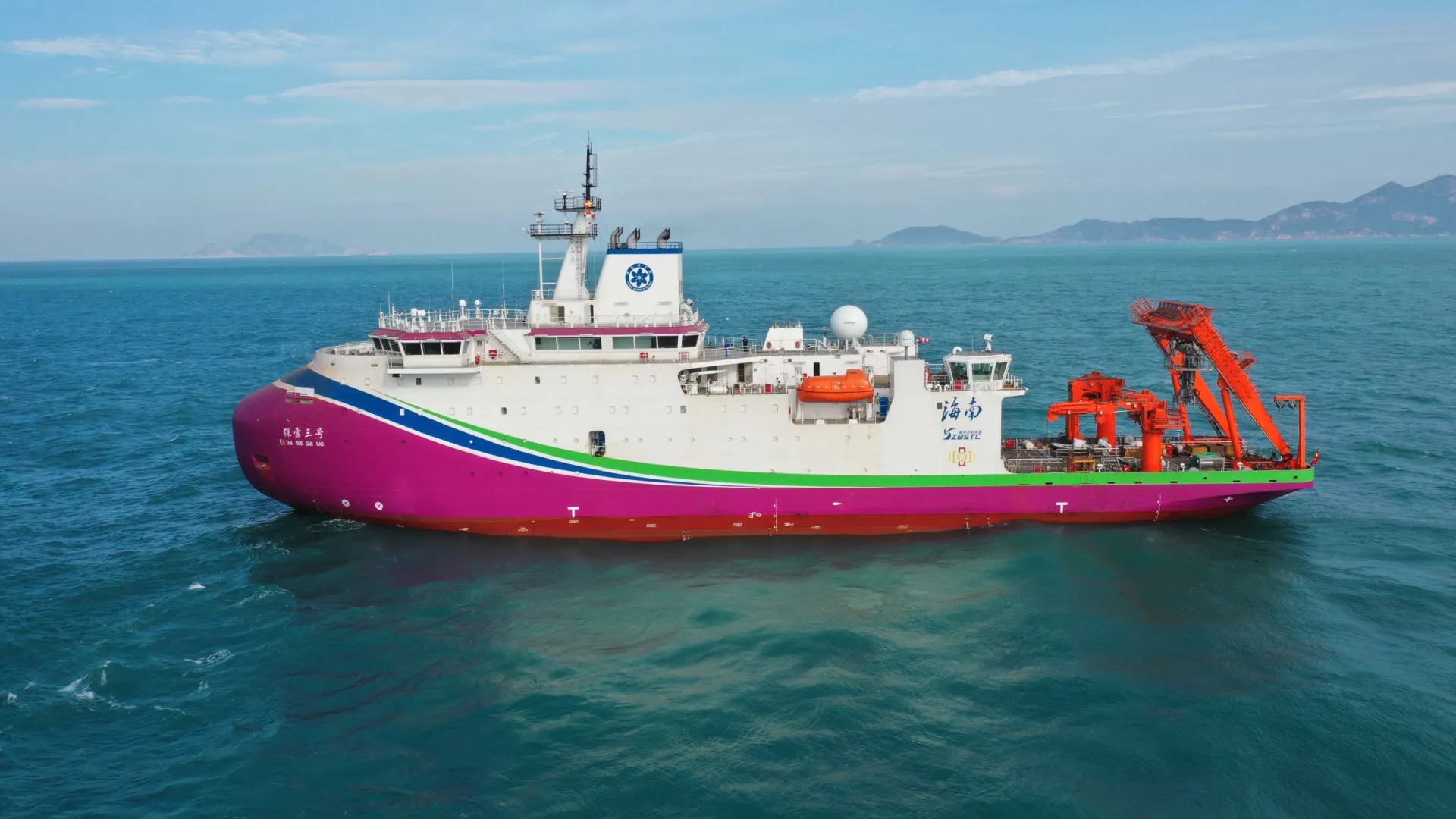 
                    China conclui 1.ª imersão tripulada em grandes profundidades no Ártico
                