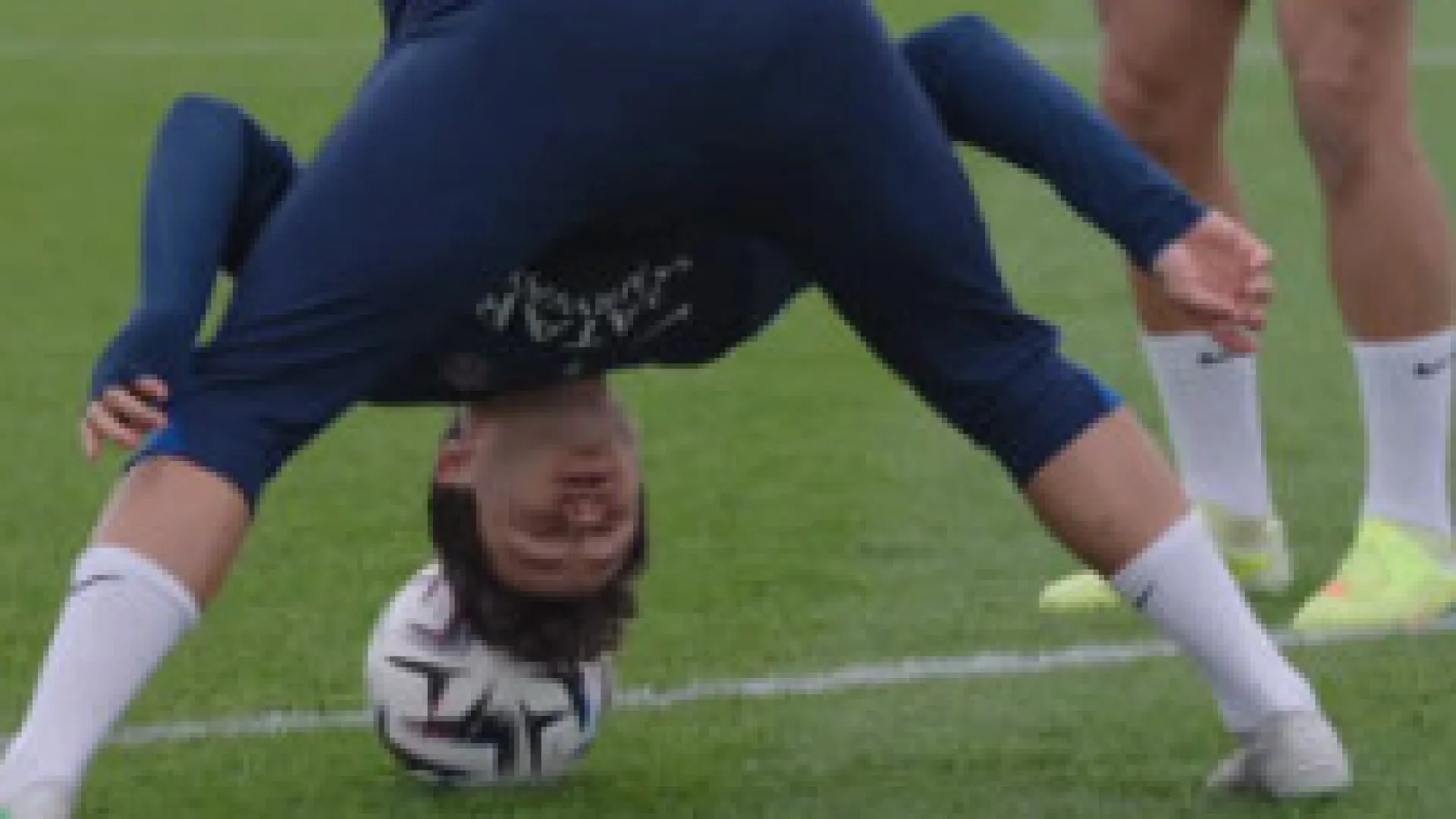 João Neves 'rouba' atenções no treino do PSG. Mas qual era o objetivo?