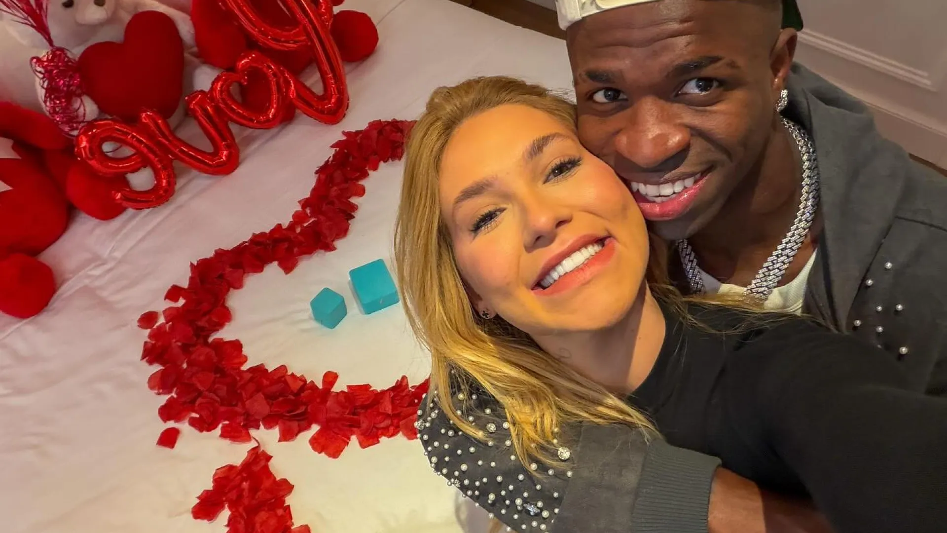 
                    Virgínia reage a alegado racismo contra o namorado Vinícius Júnior
                