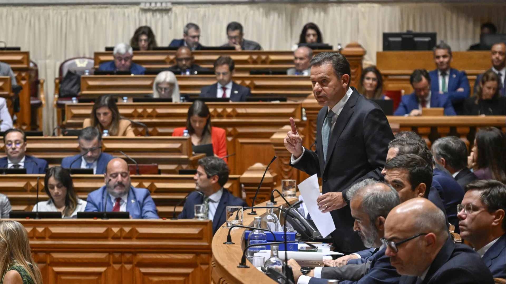 Orçamento do Estado aprovado na generalidade (com abstenção do PS)