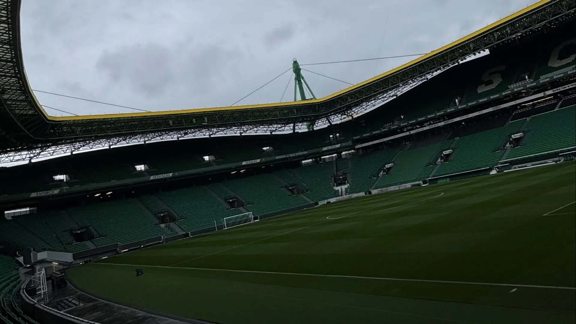 [0-0] Sporting-Alverca: Rola a bola em Alvalade