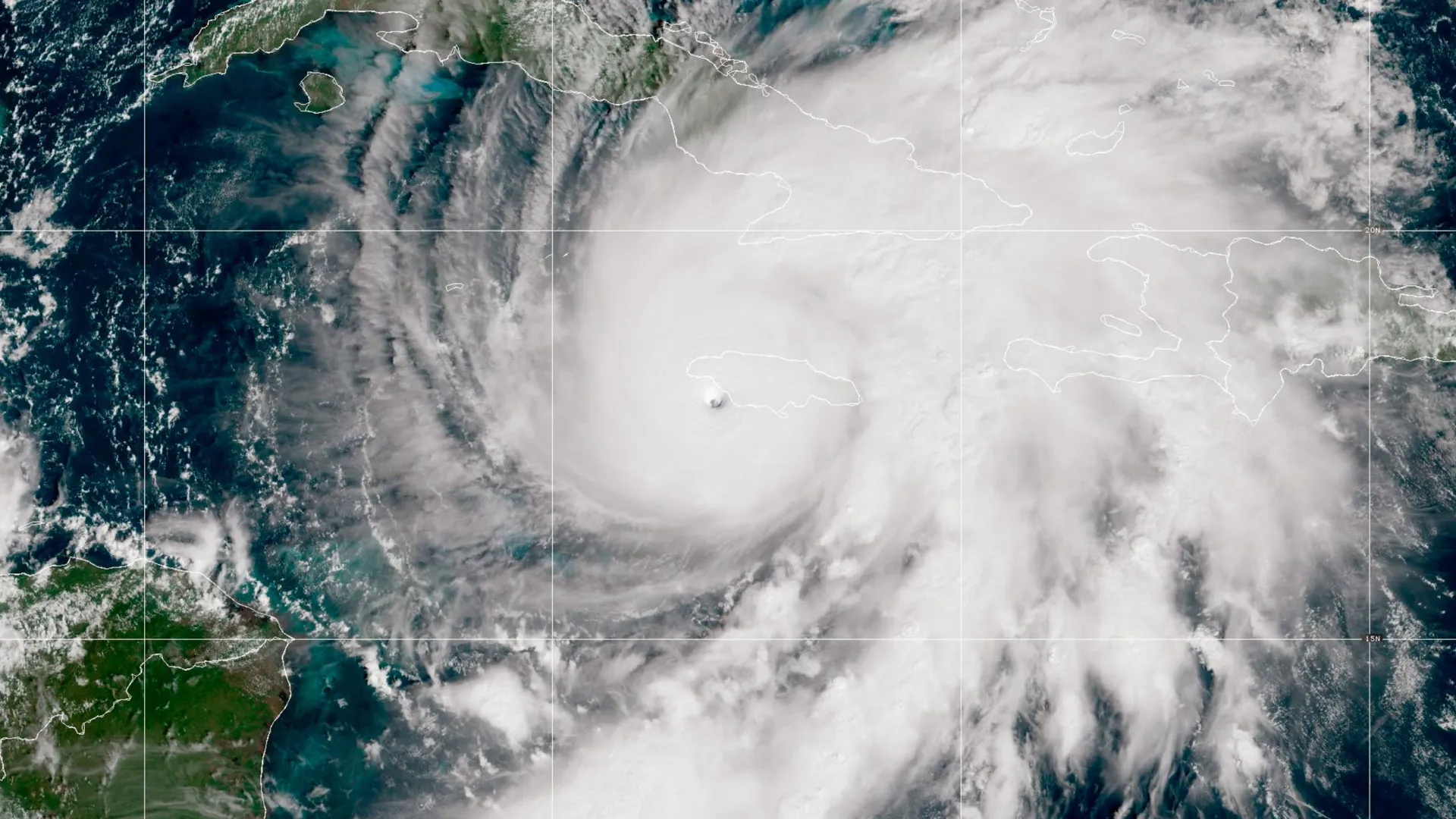 Vídeos falsos do furacão Melissa gerados por IA 'inundam' redes sociais