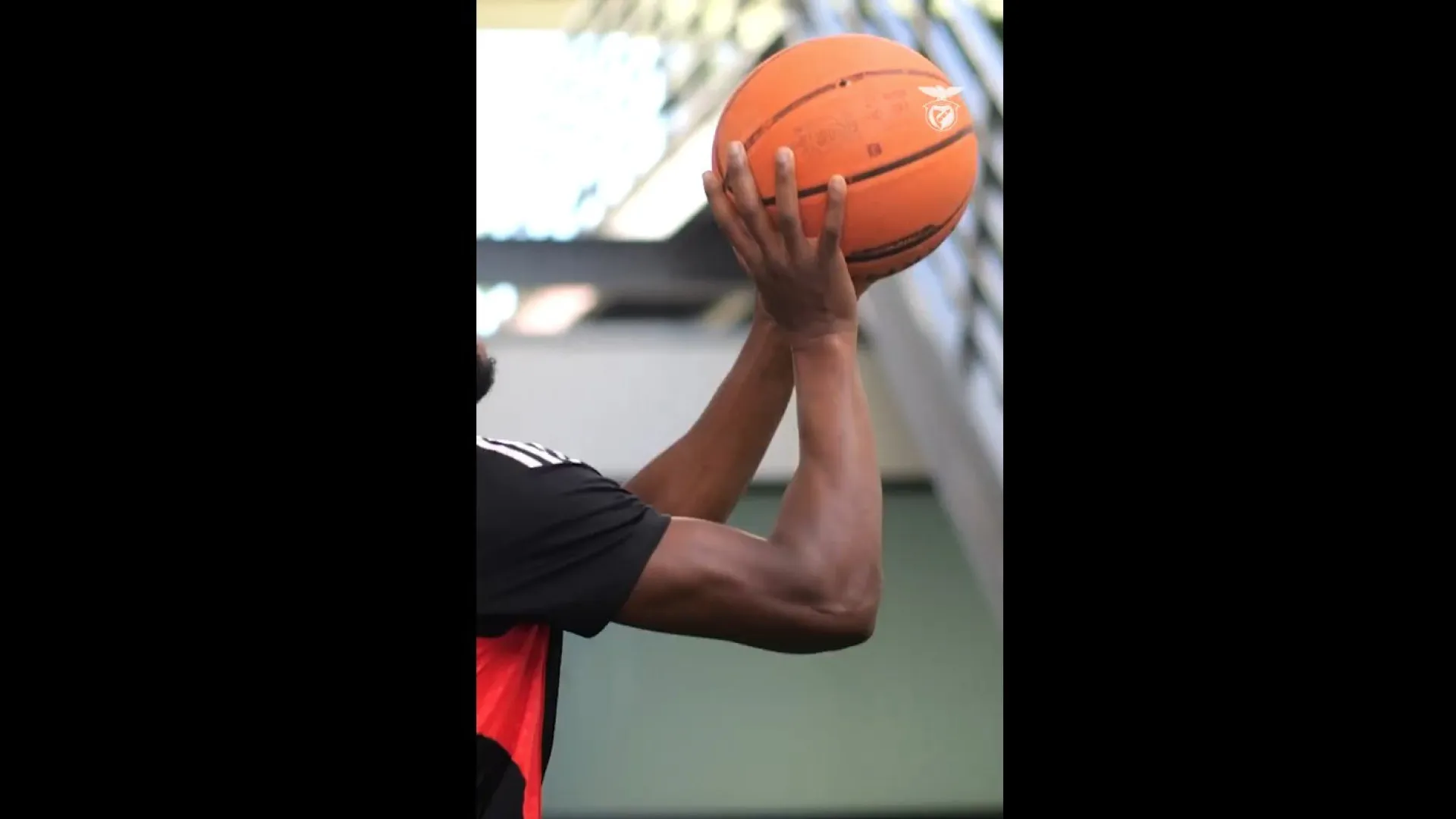 
                    Dodi Lukebakio mostra dotes noutro desporto e avisa: 