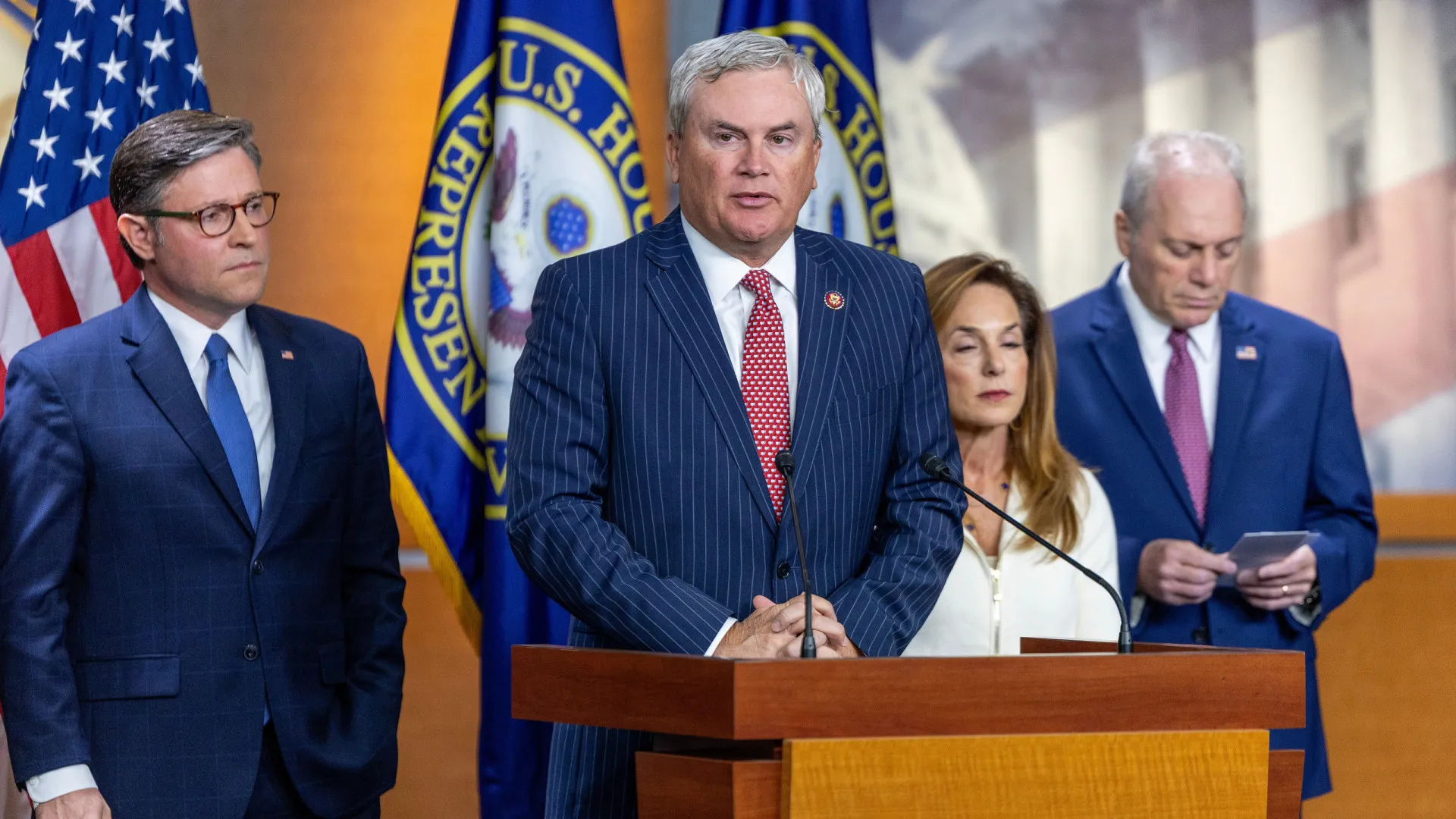 Deputado republicano pede que ex-médico de Biden fique sem