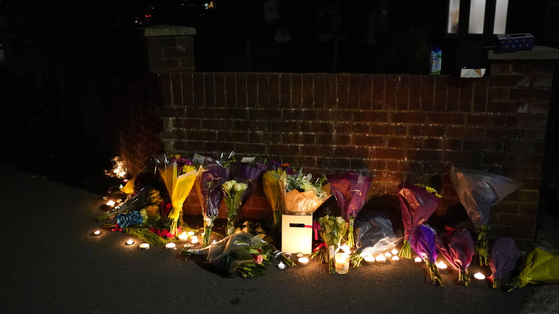 
                    Polícia detém alegado autor de esfaqueamento que fez um morto em Londres
                