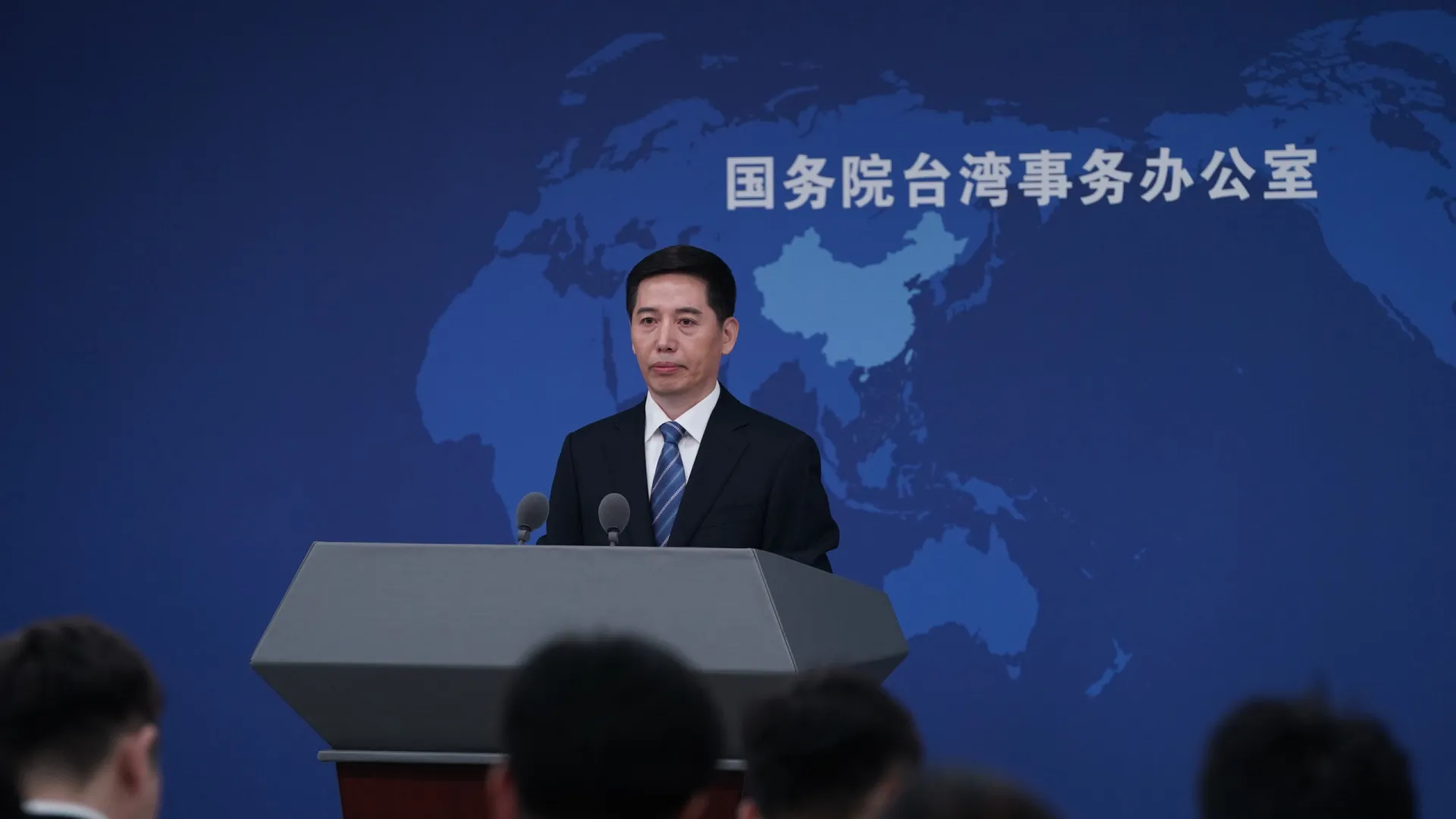 
                    Pequim reafirma ameaça de força sobre Taiwan e Taipé apela à resistência
                