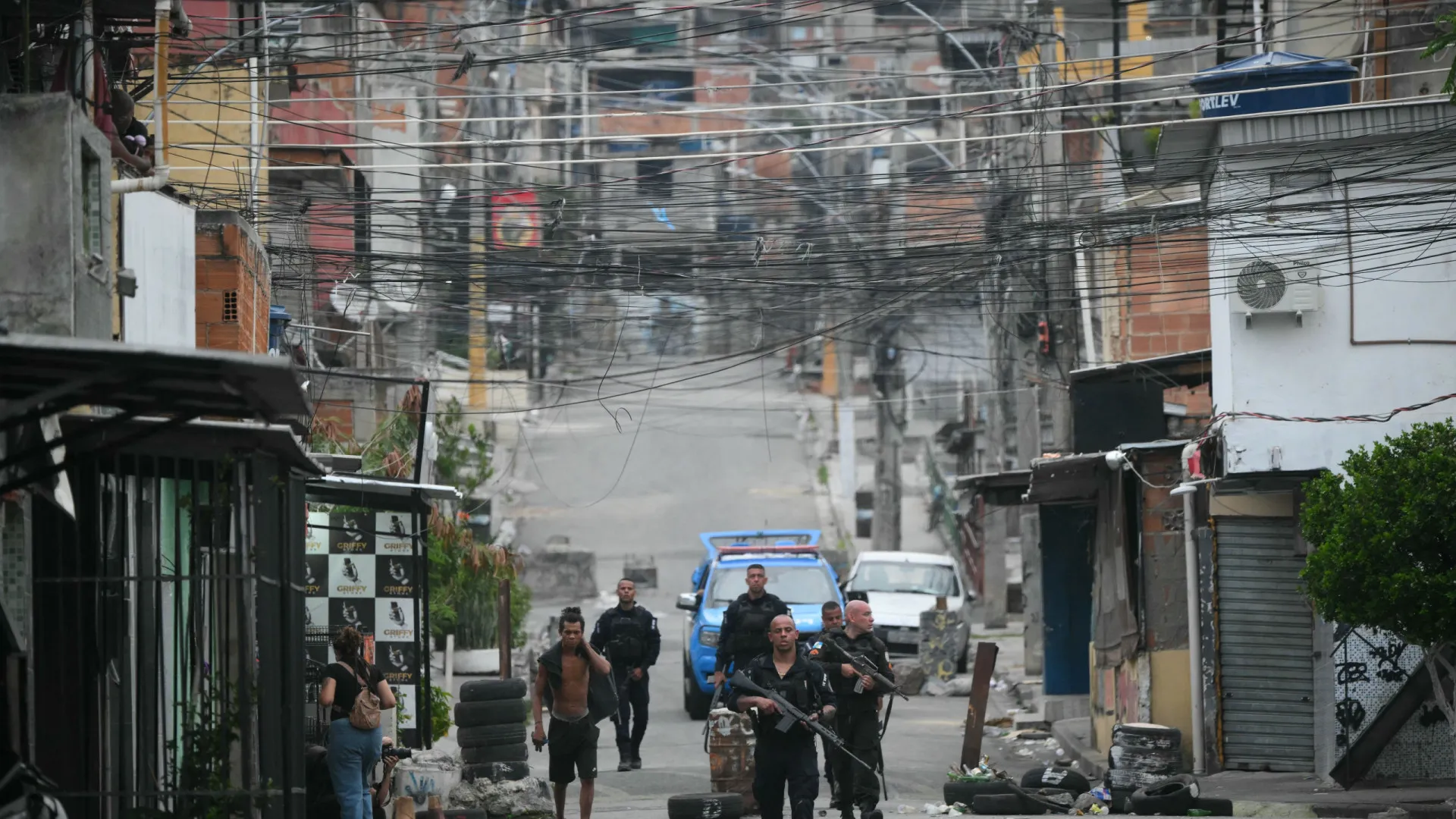 
                    Mais de 60 mortos e 80 detidos na 
