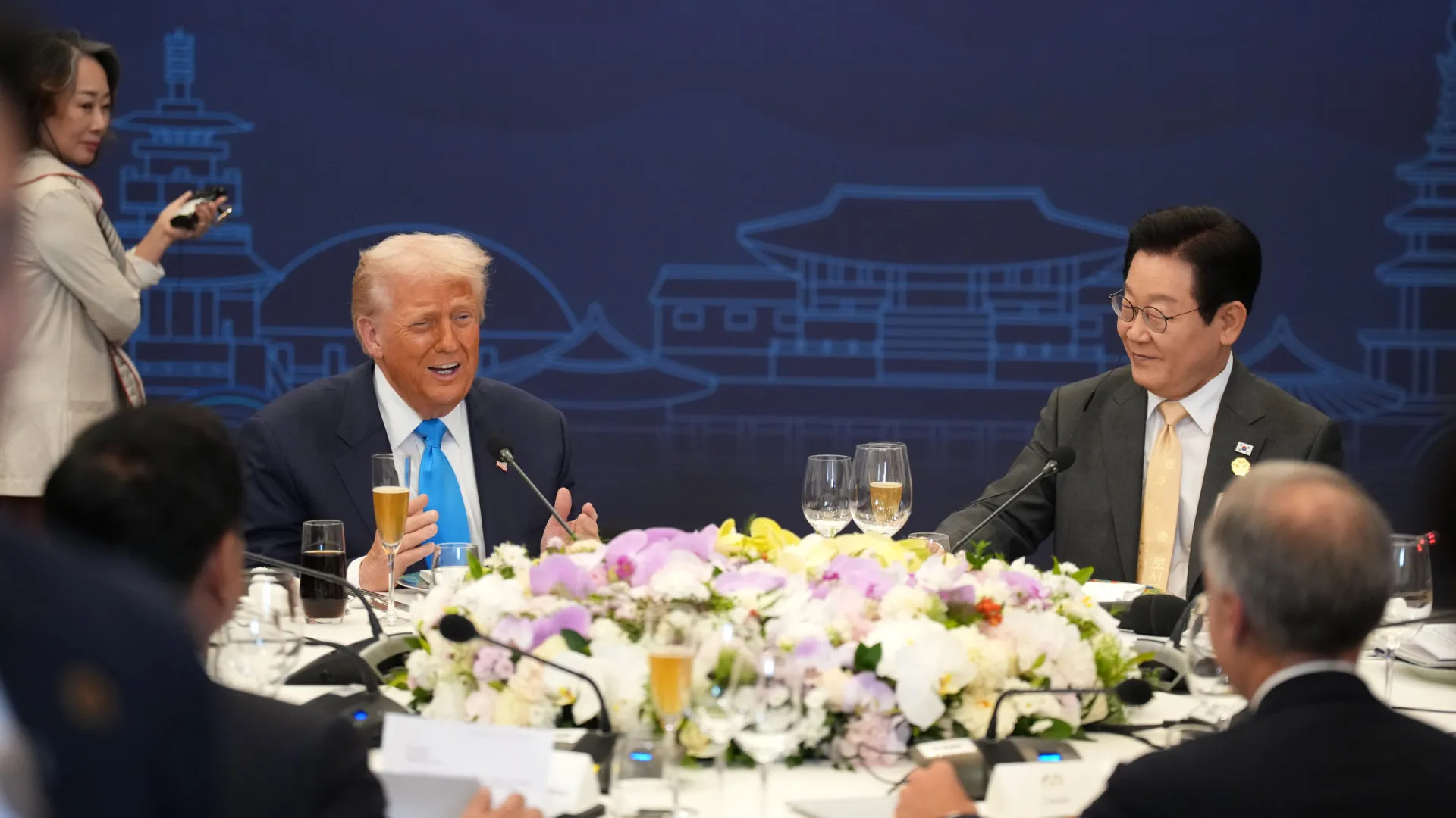 
                    Coreia do Sul e Estados Unidos concluem acordo comercial
                