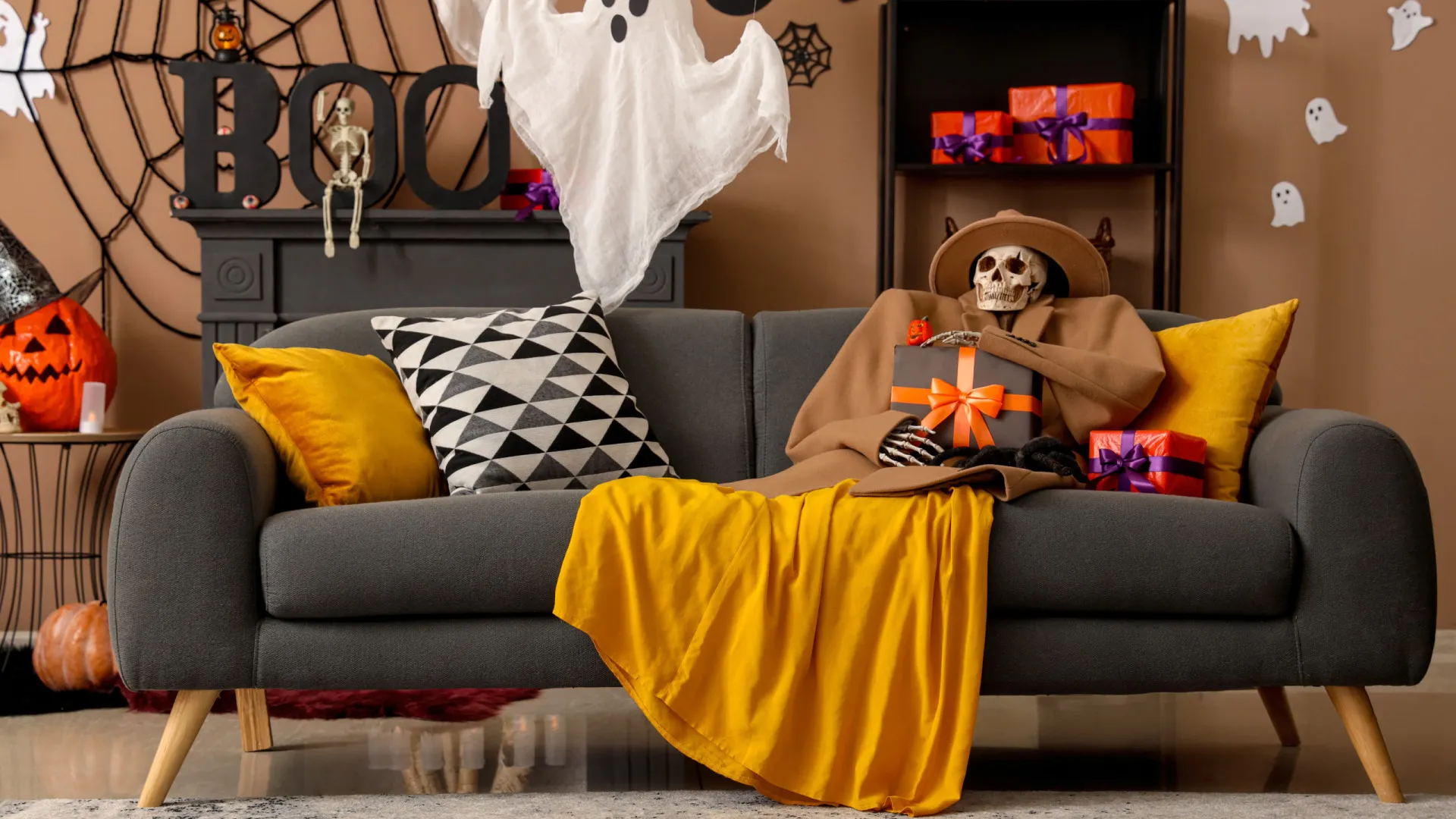 
                    Halloween. 15 ideias (assustadoras) para decorar a casa
                