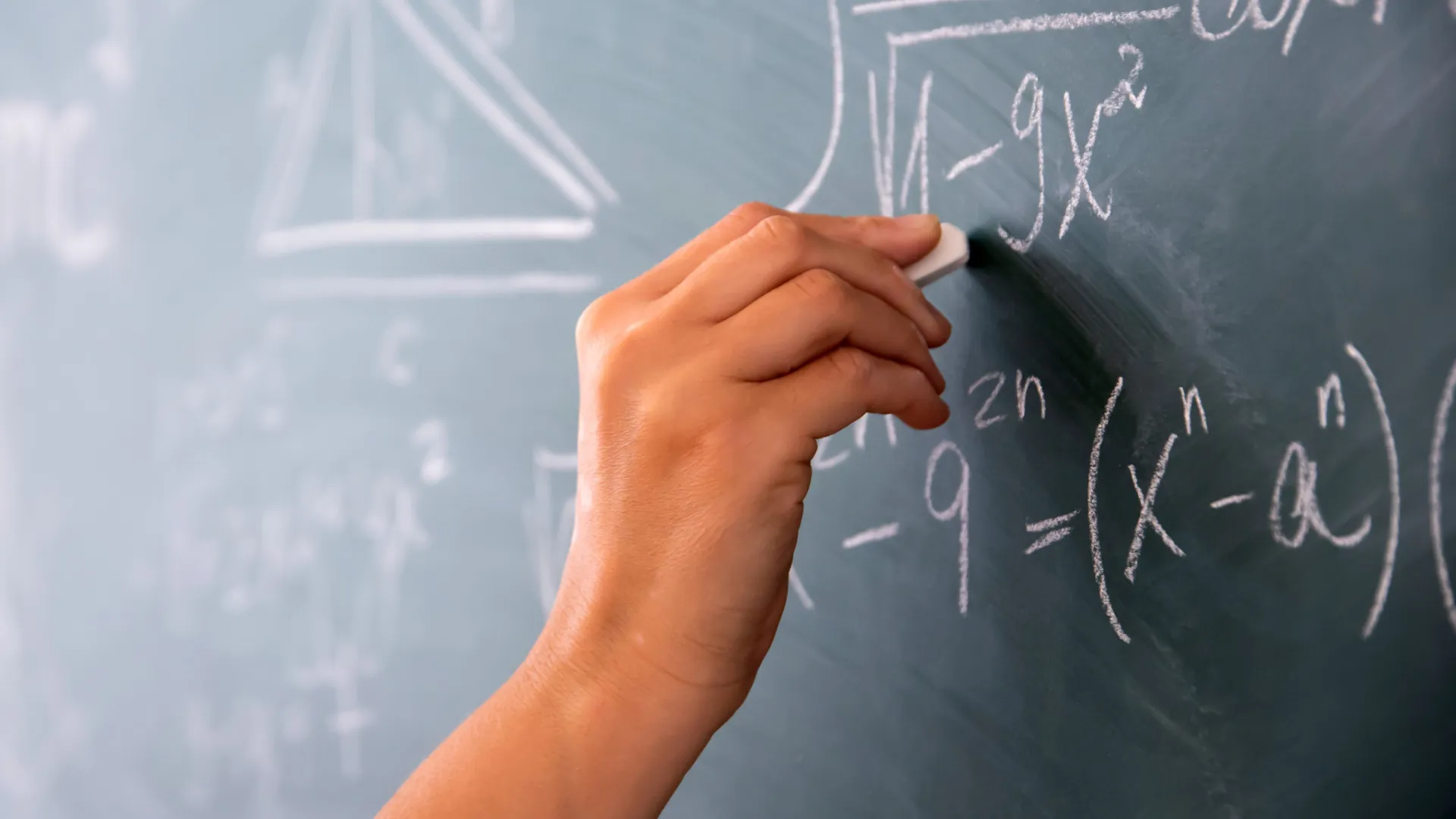 Escolas de Coimbra retomam atividade na quinta-feira com uma exceção