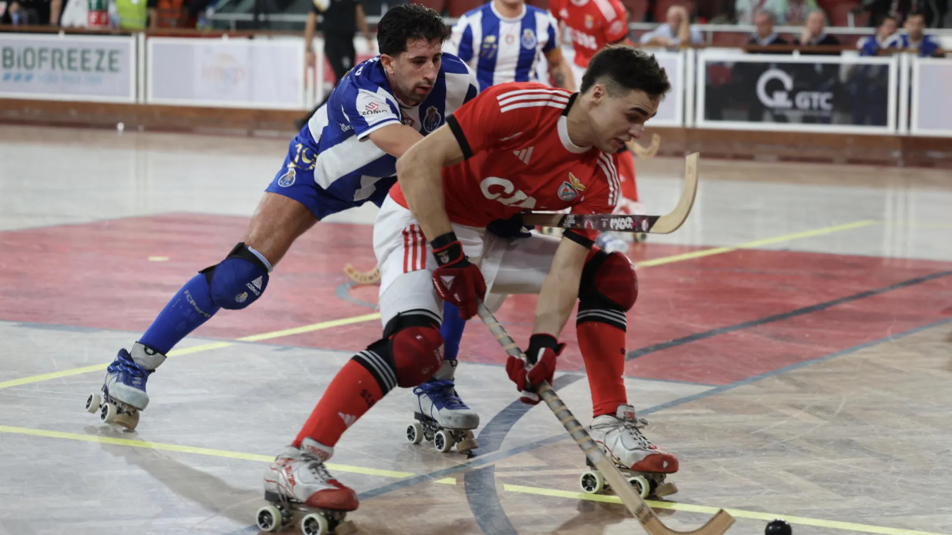 
                    Duas em duas. Benfica vence fora o FC Porto e segue em frente na Taça
                
