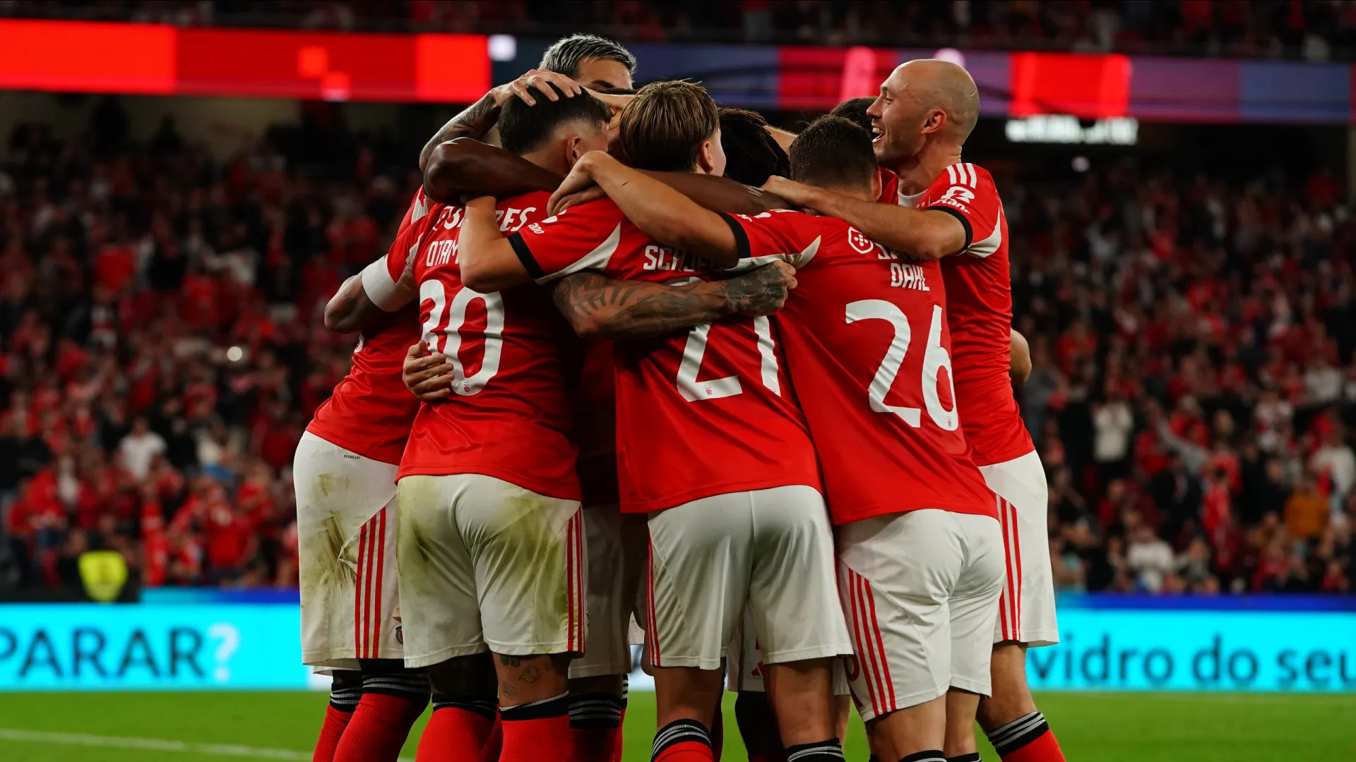 
                    VAR dá e tira. Benfica bate Tondela e está na final four da Taça da Liga
                
