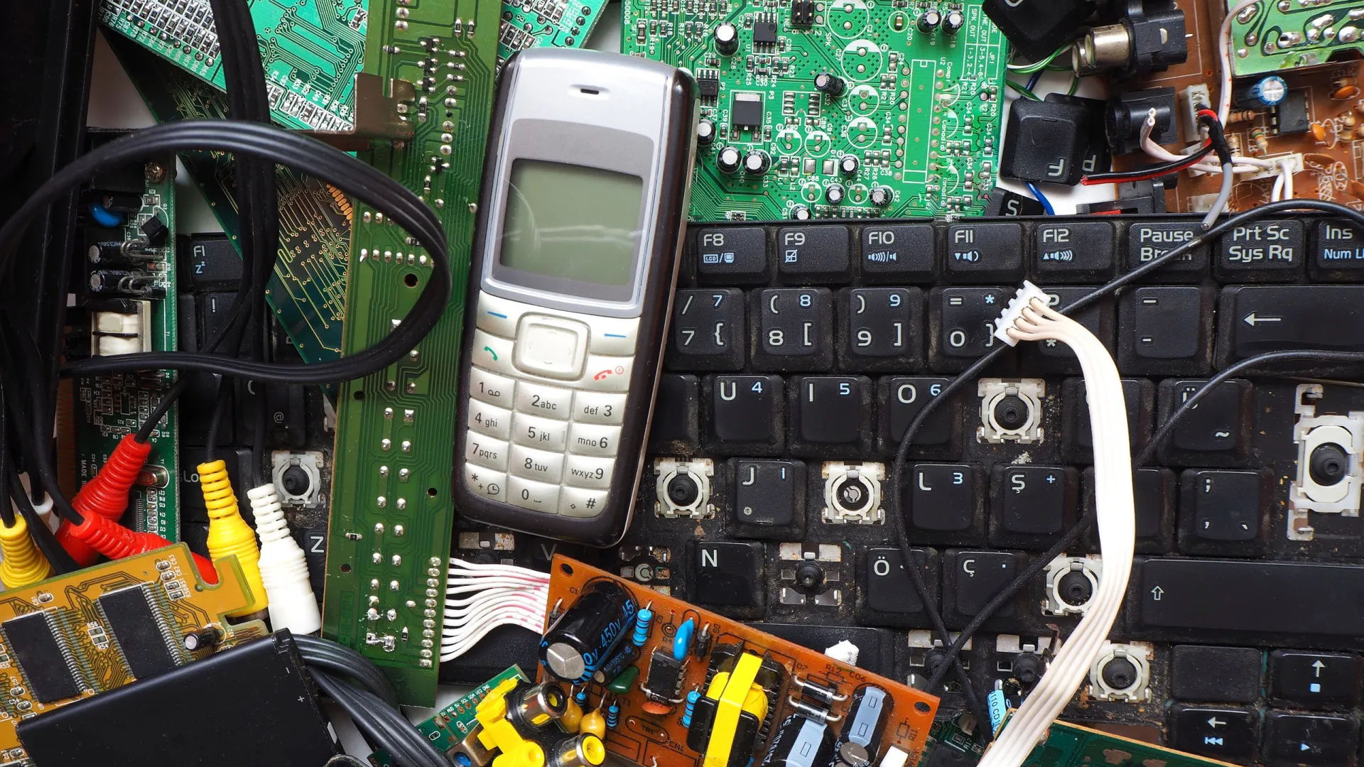 
                    Portugal foi o terceiro da UE que menos lixo eletrónico recolheu em 2023
                