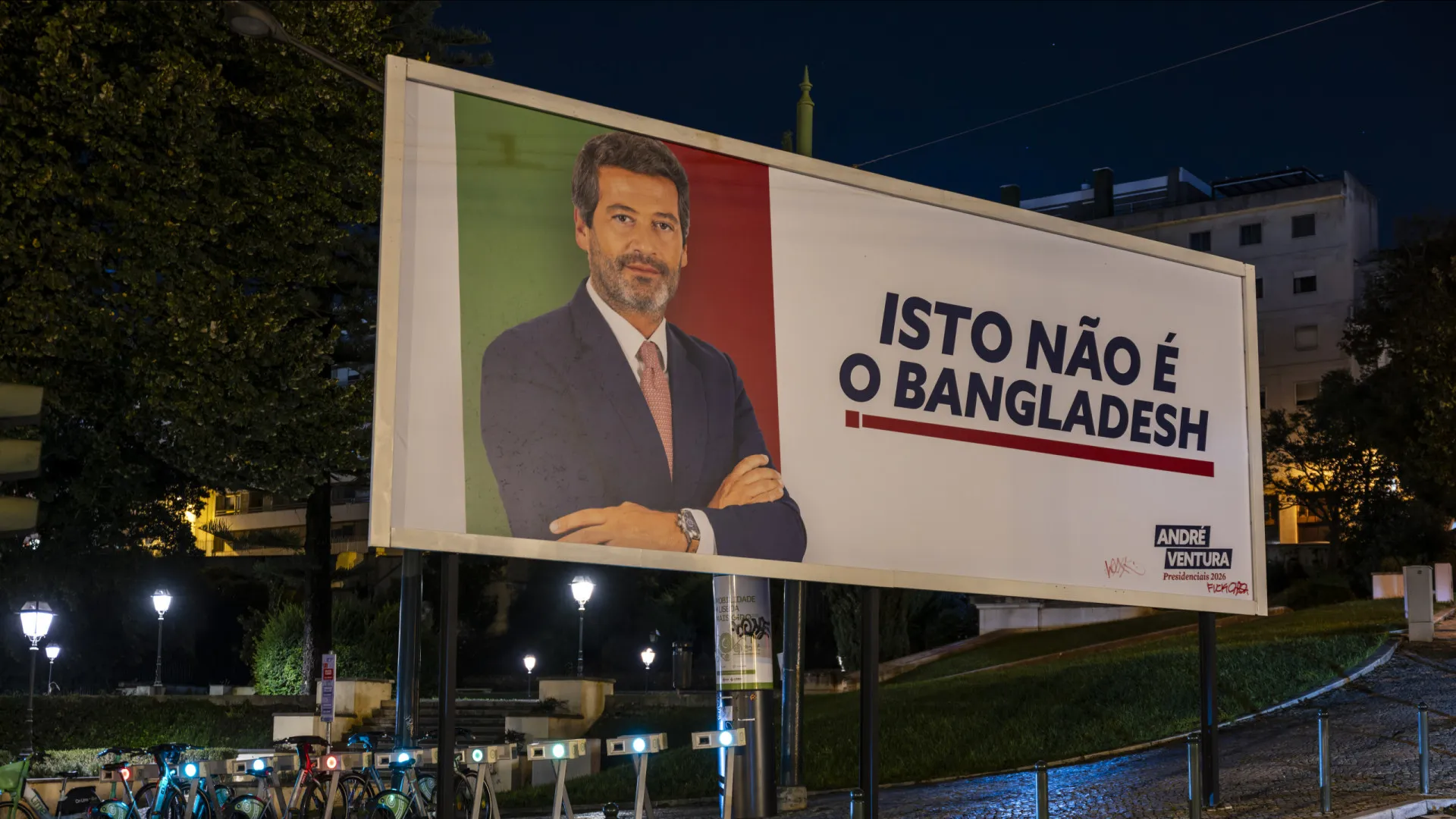 
                    Defesa diz que manter cartazes do Chega cria 