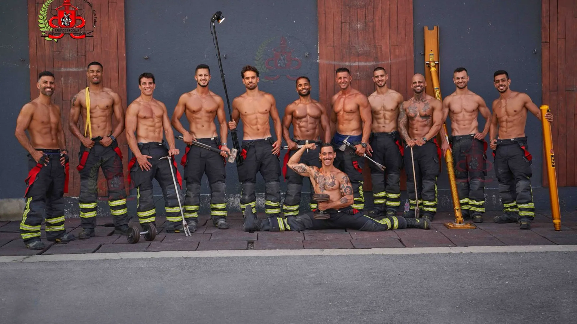 
                    Com frio? Vai ter calor: Bombeiros de Lisboa lançam calendário solidário
                