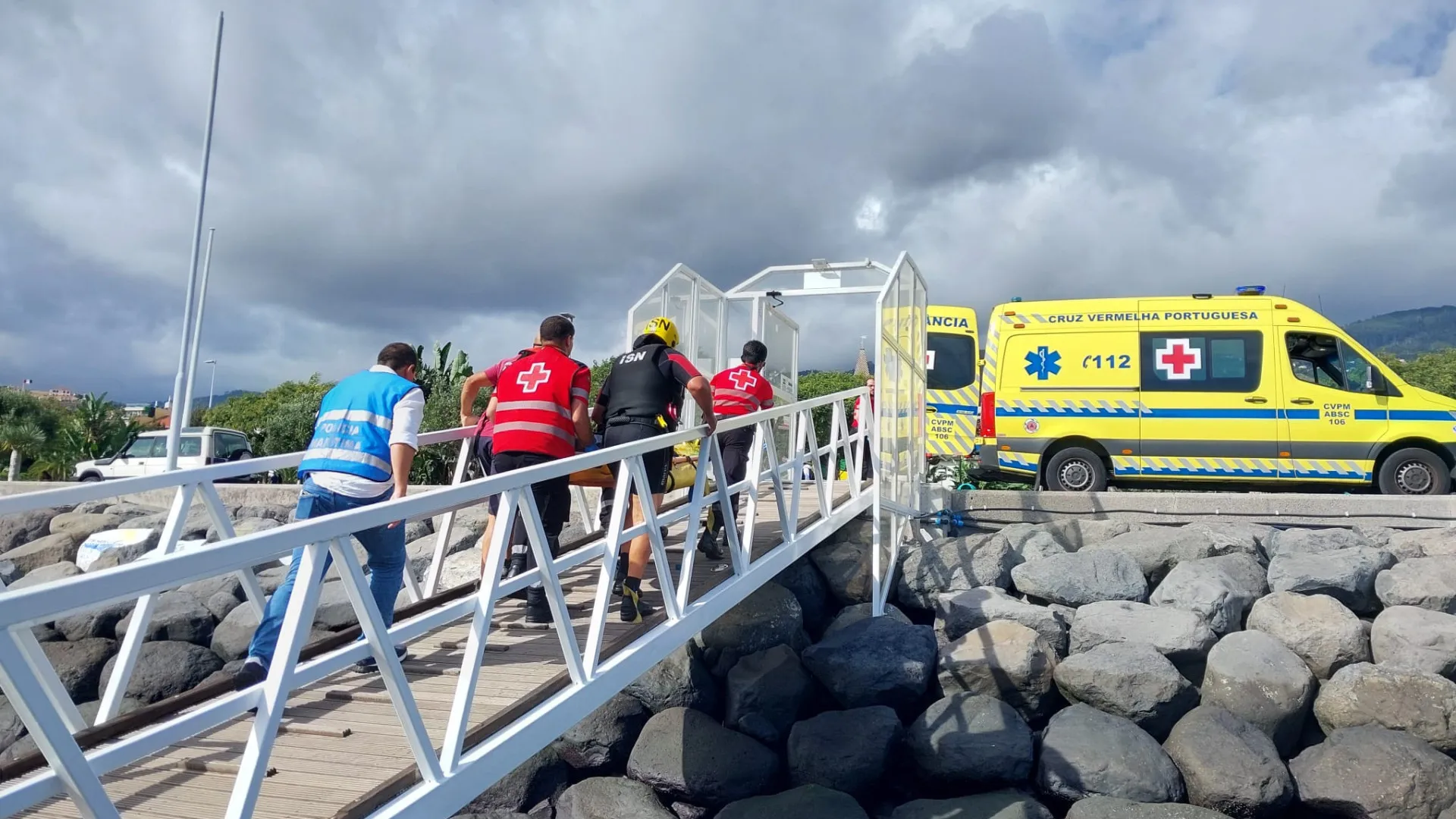 
                    Alemão desapareceu a fazer snorkel na Madeira. Foi resgatado numa falésia
                