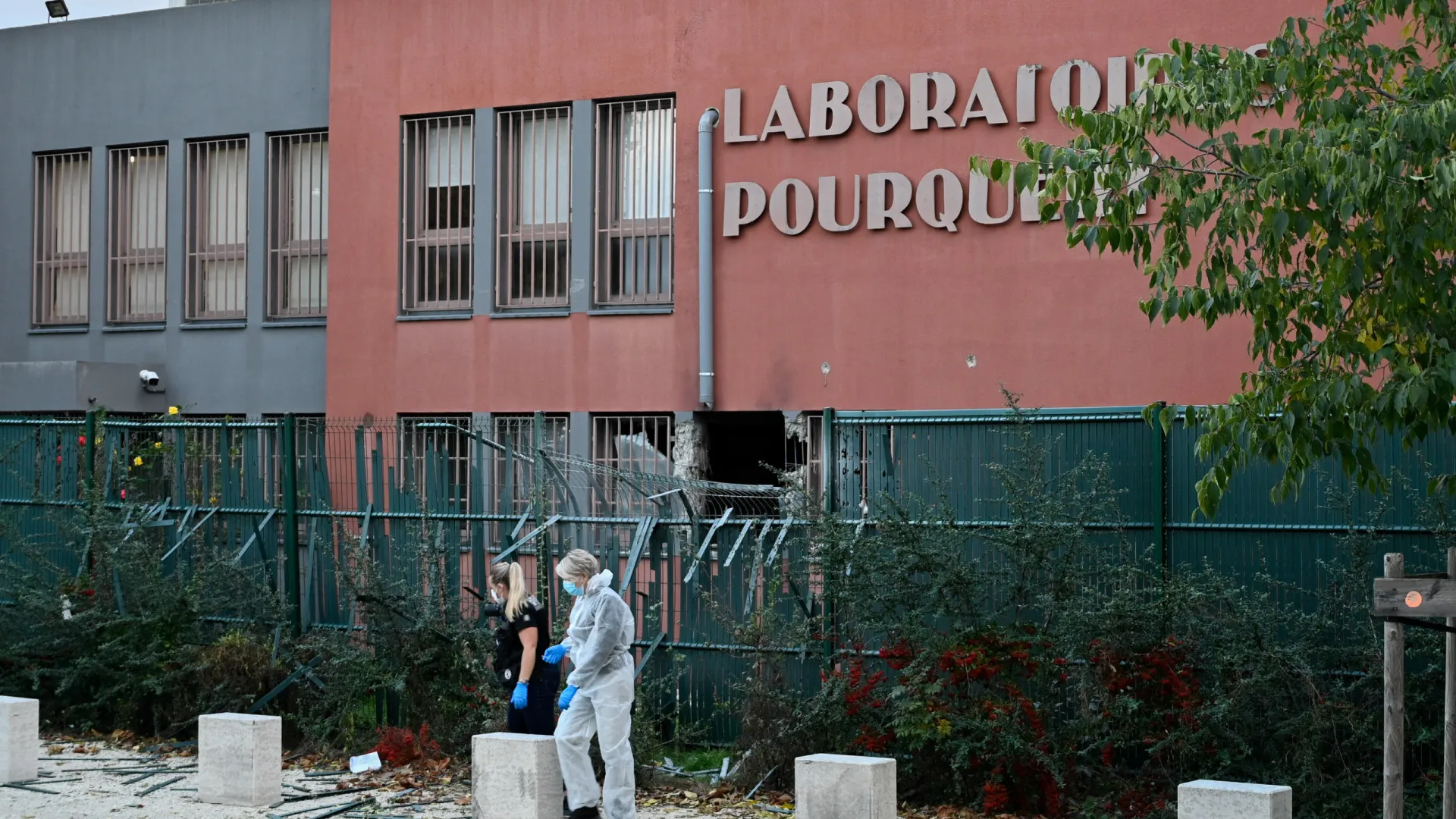 
                    Seis detidos após assalto a laboratório de metais preciosos em França
                