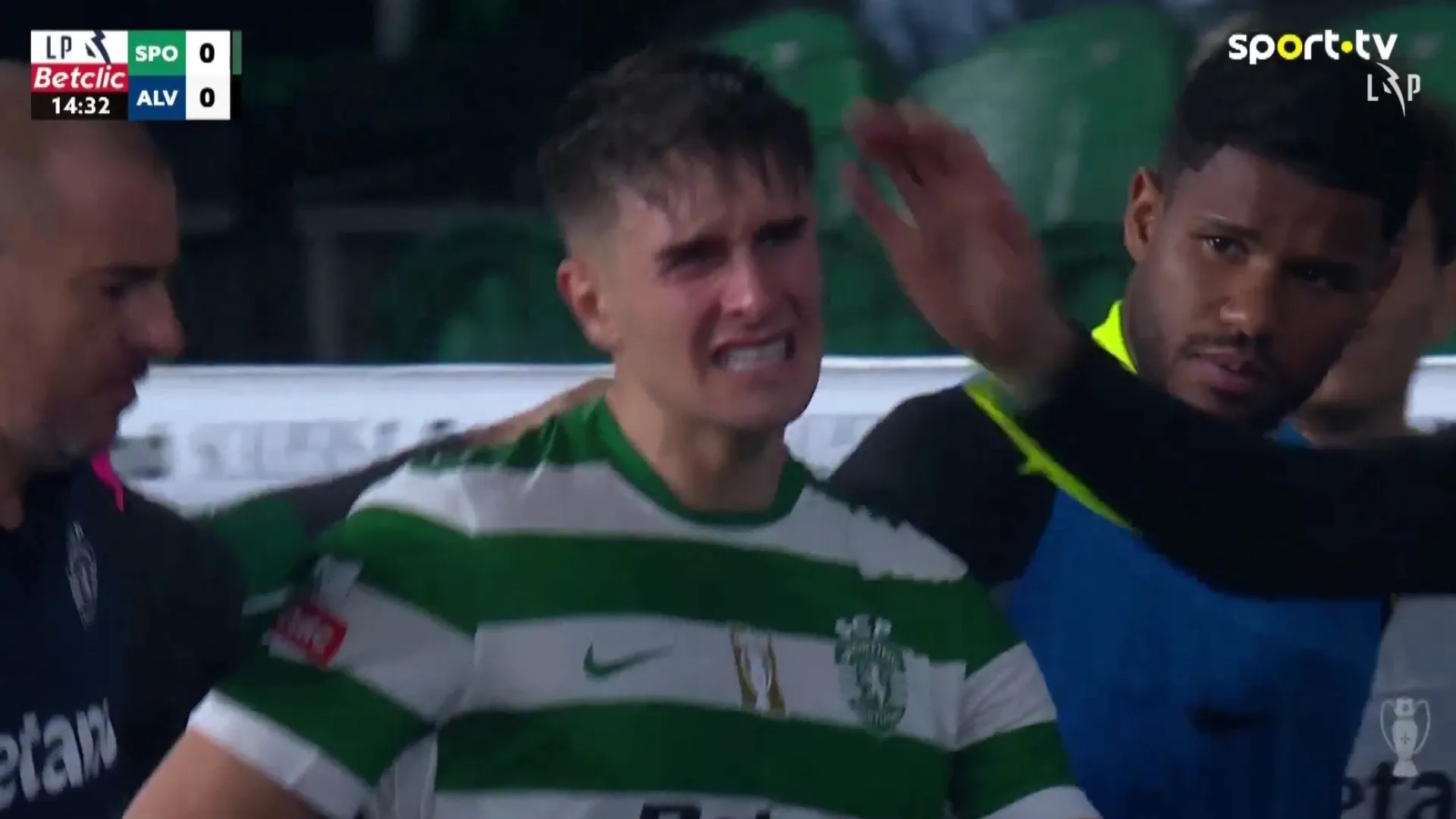 Revés para Rui Borges no Sporting. Fresneda lesiona-se e sai em lágrimas