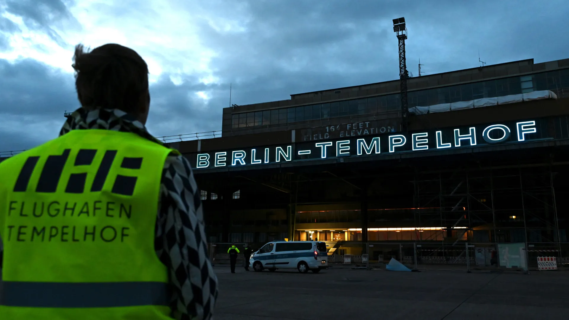 
                    Voos suspensos durante 2h por alerta de drones no aeroporto de Berlim
                