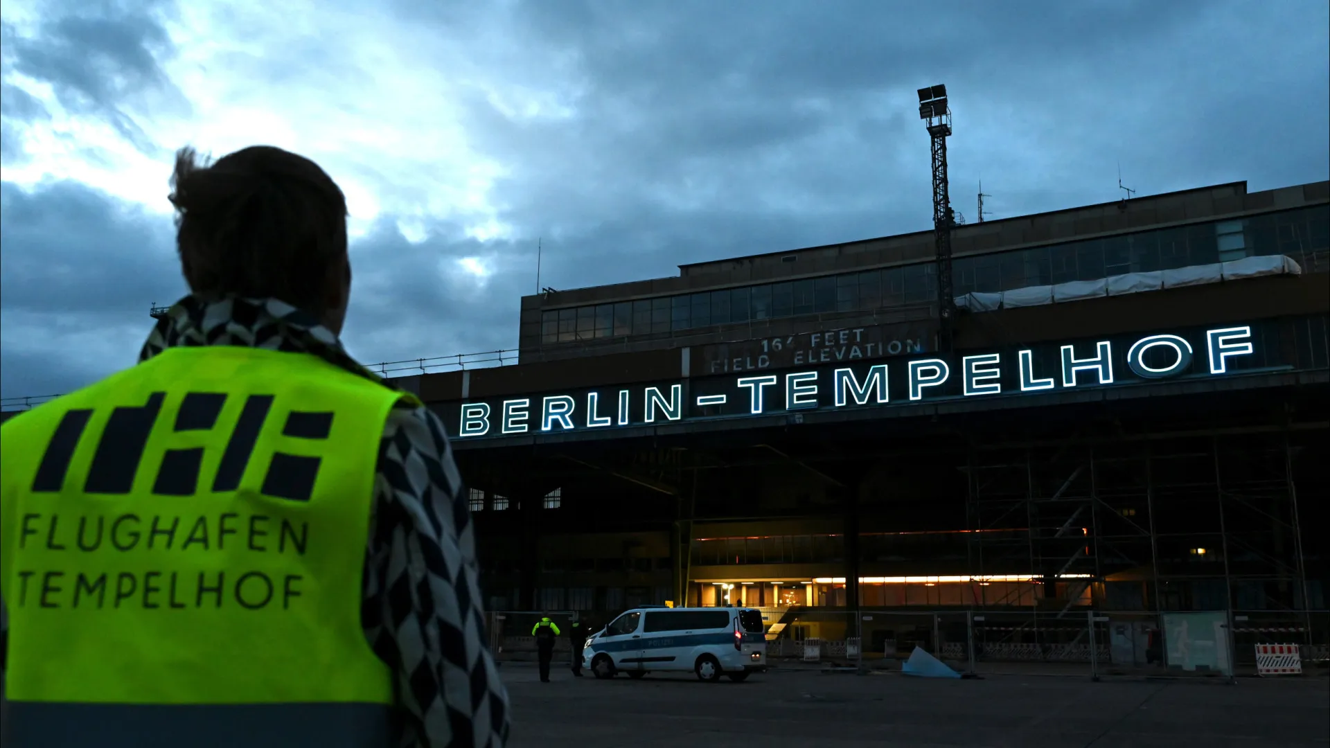Voos suspensos durante 2h por alerta de drones no aeroporto de Berlim