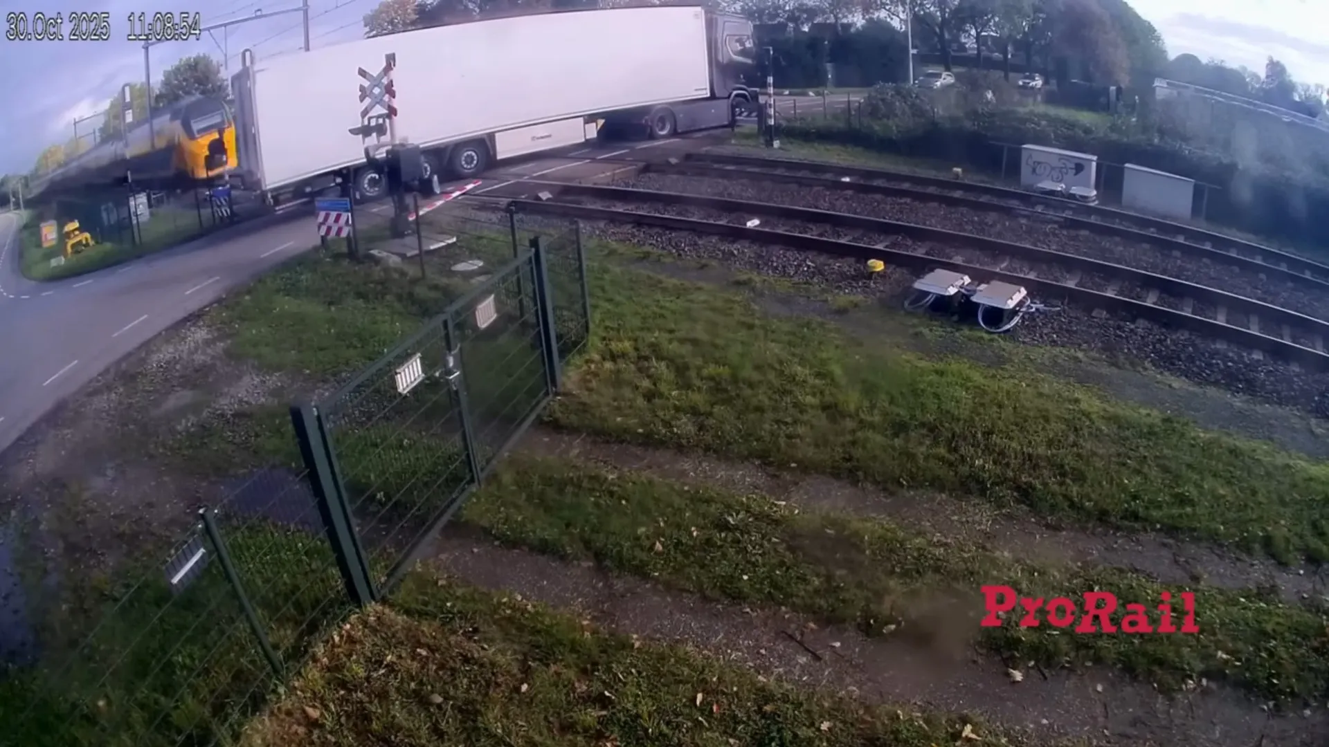 Colisão entre comboio e camião faz cinco feridos nos Países Baixos