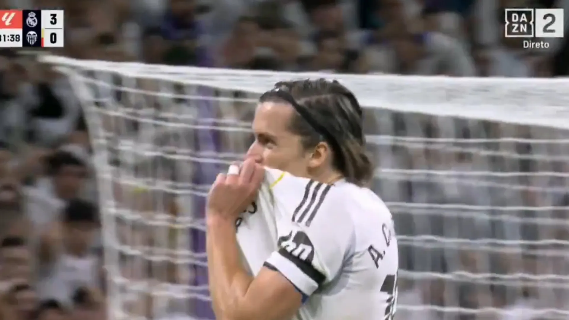 
                    'Ui, ui'. Carreras 'faturou' assim pela primeira vez no Real Madrid
                