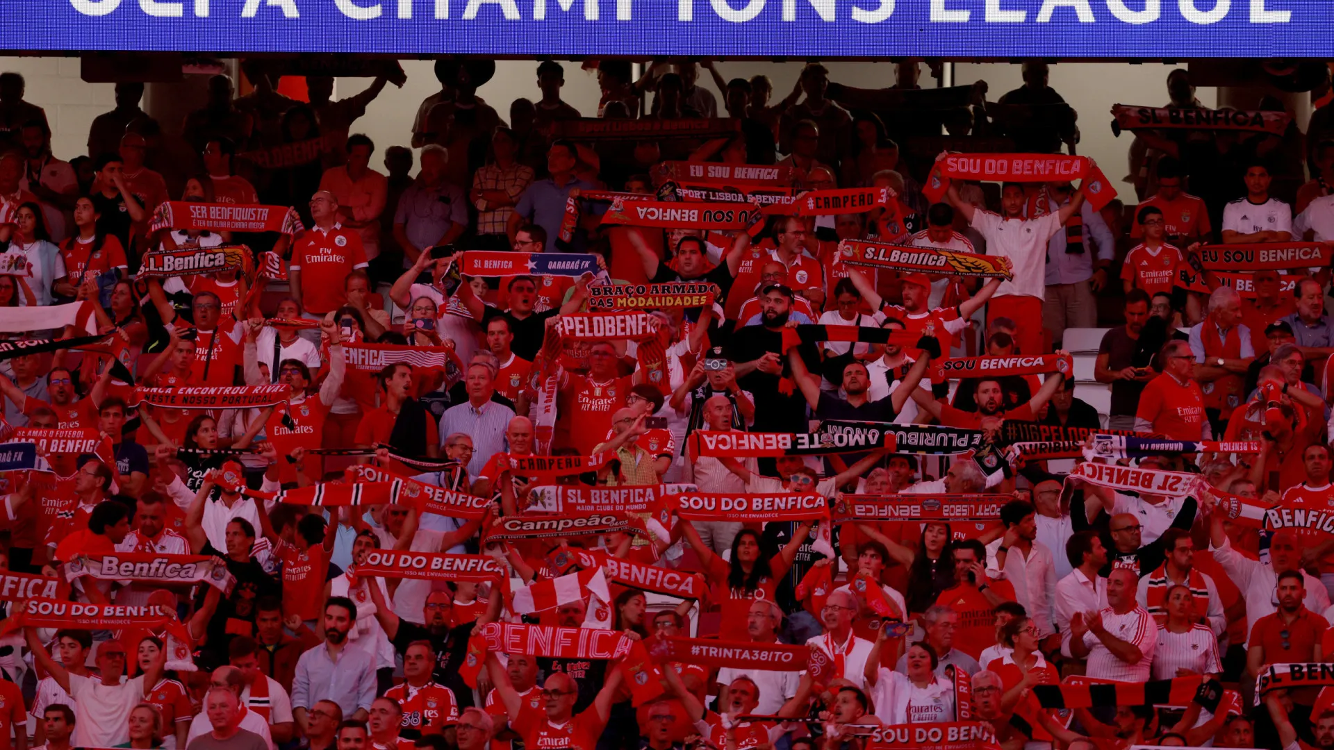 
                    Não há consenso. 'Caso Prestianni' deixa adeptos do Benfica divididos 
                