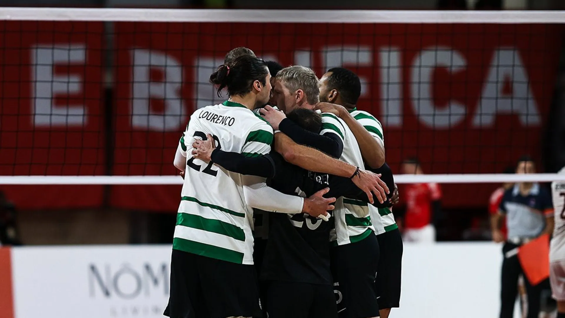 
                    Sporting volta a 'domar' a águia na Luz e vence Benfica no voleibol
                