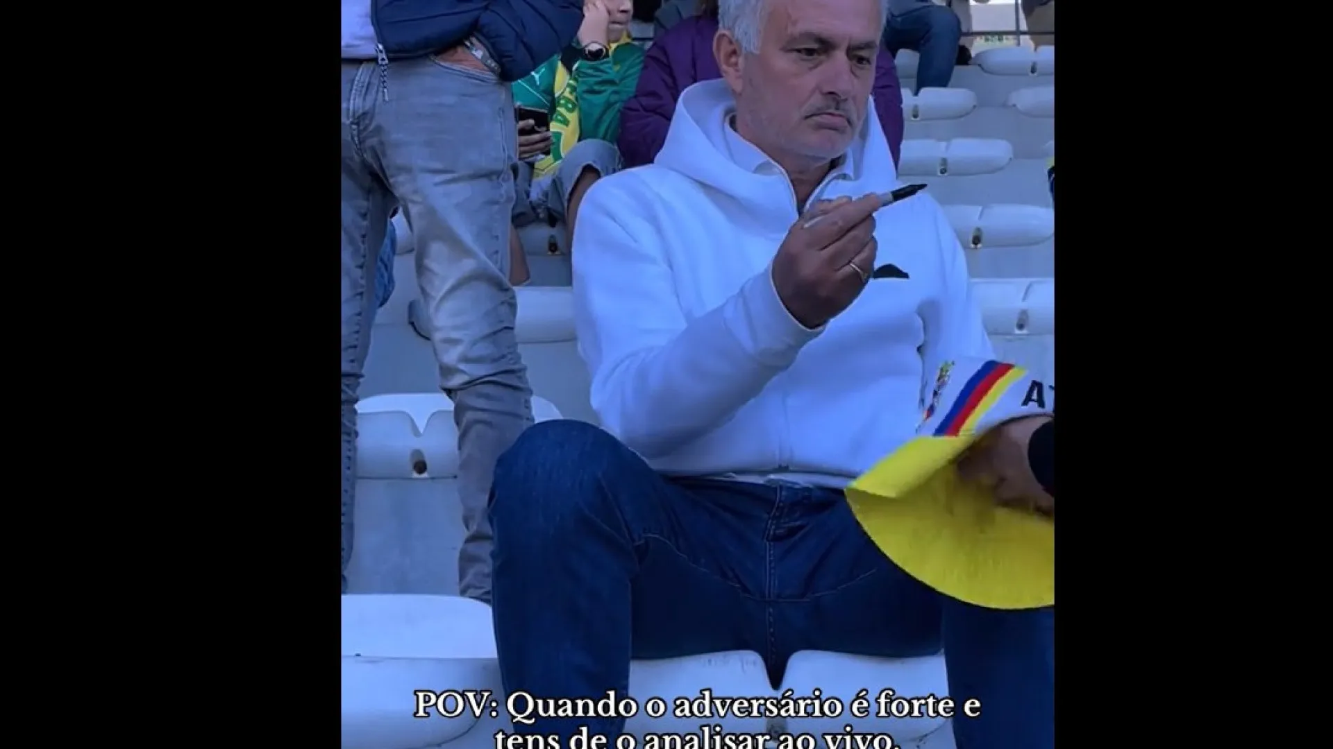 
                    Mourinho foi analisar Atlético CP, mas acabou a dar autógrafos… em Mafra
                