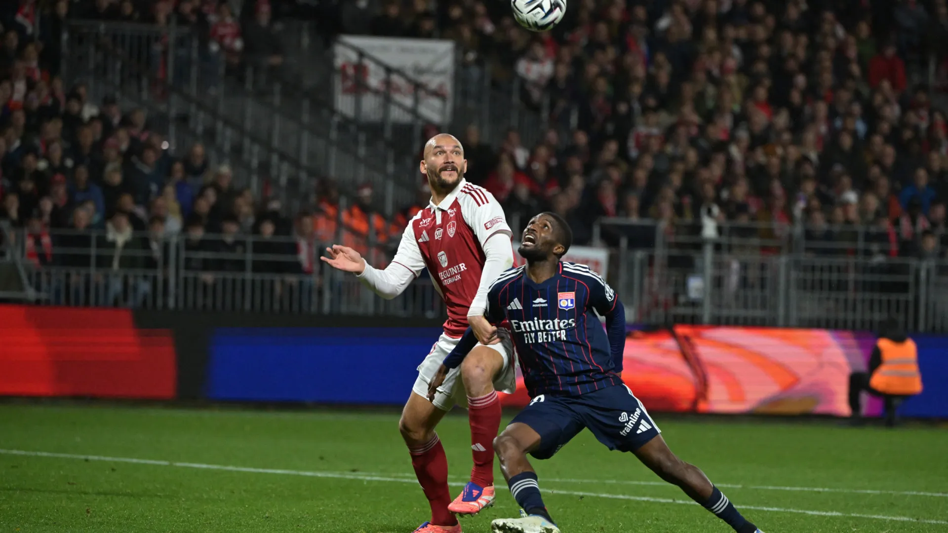 
                    Lyon sobrevive a expulsão e Paulo Fonseca falha aproximação ao topo
                