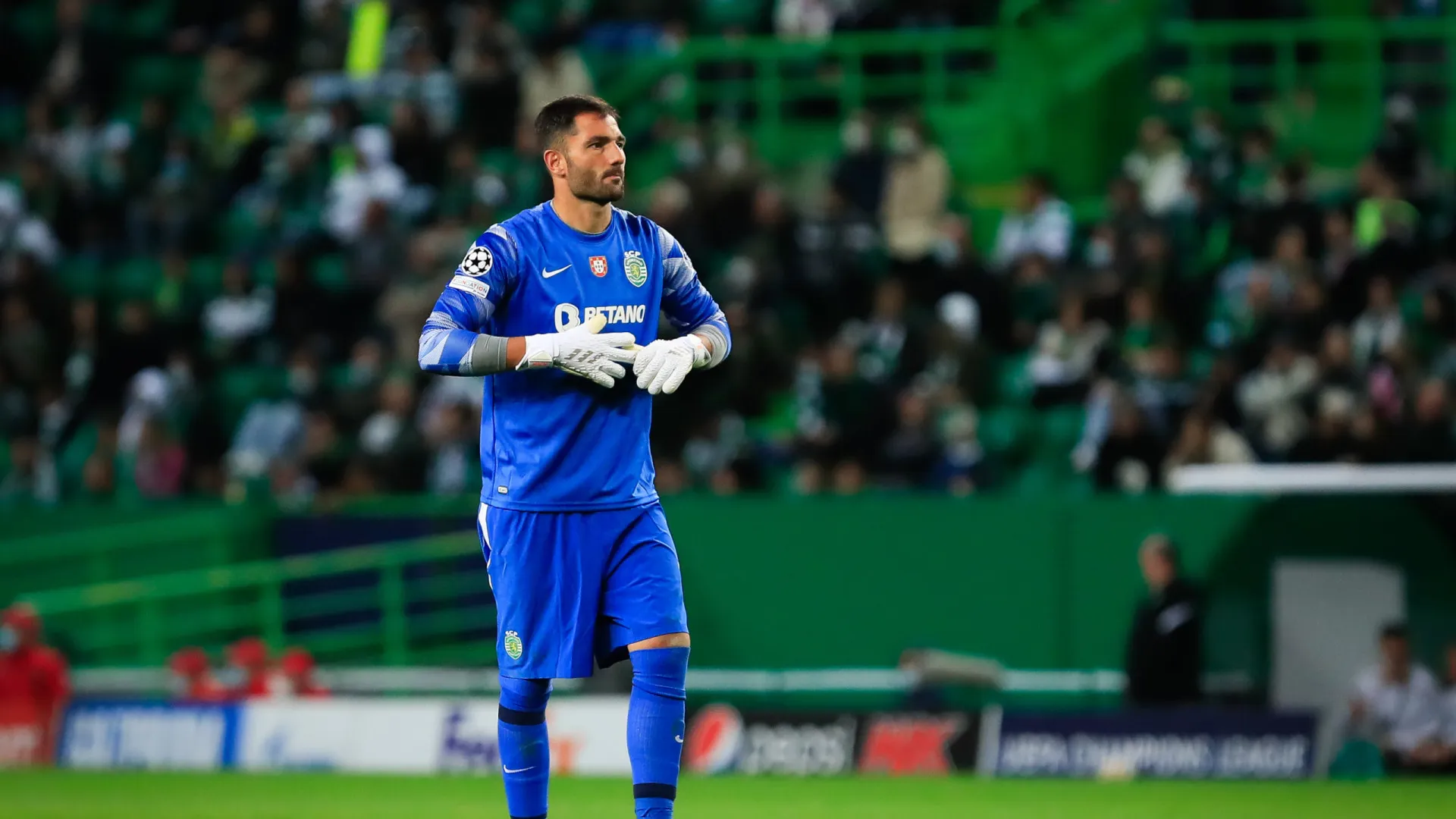 
                    Ex-Sporting Adán deixou Irão horas antes dos ataques dos EUA e Israel
                