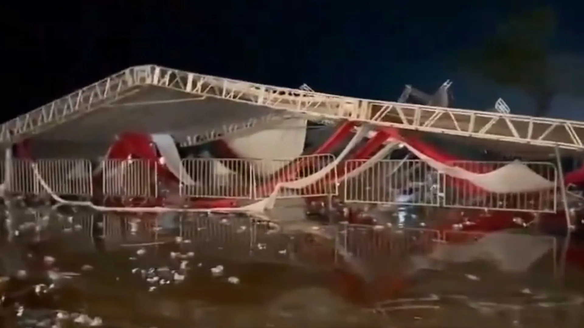 
                    Um morto e vários feridos após estrutura colapsar em festa no Brasil
                