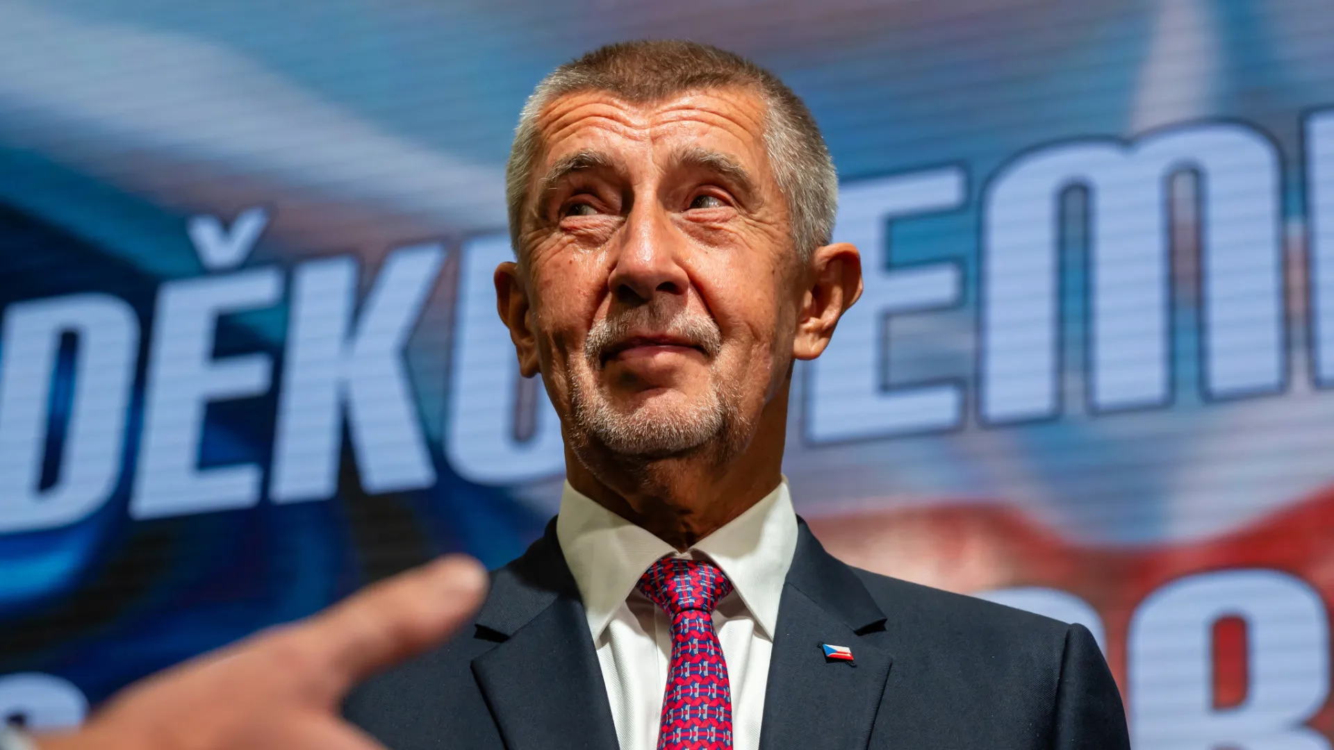 
                    Novo primeiro-ministro checo recusa continuar a financiar a Ucrânia
                