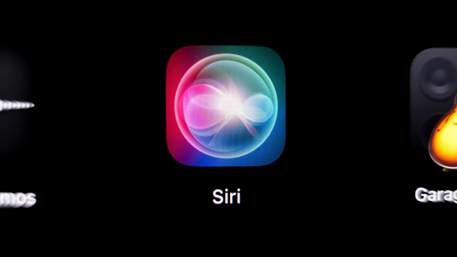 
                    Google vai ajudar a Apple a lançar nova geração da Siri
                