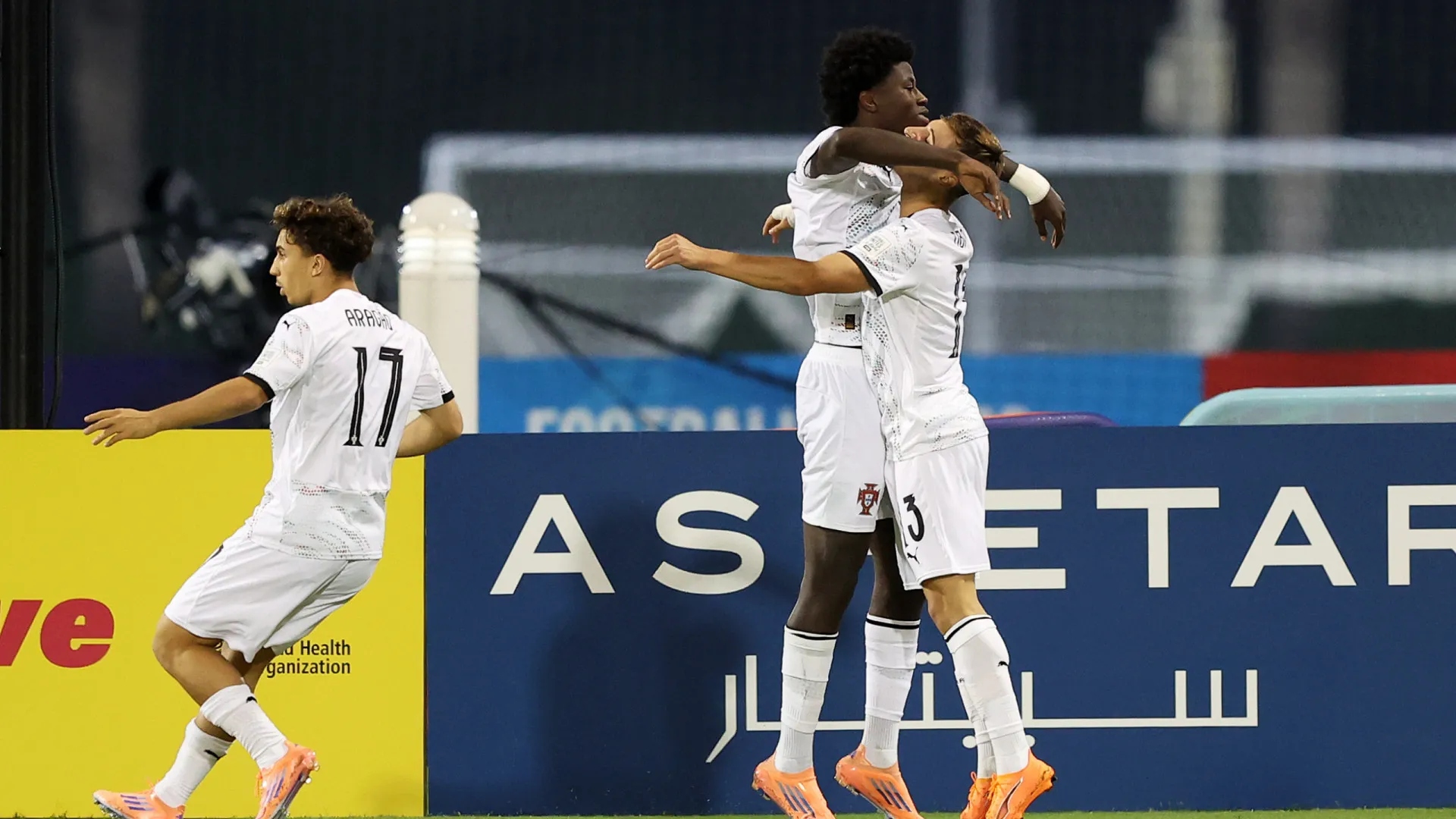 
                    Portugal 'finta' susto inicial e estreia-se no Mundial sub-17 com goleada
                