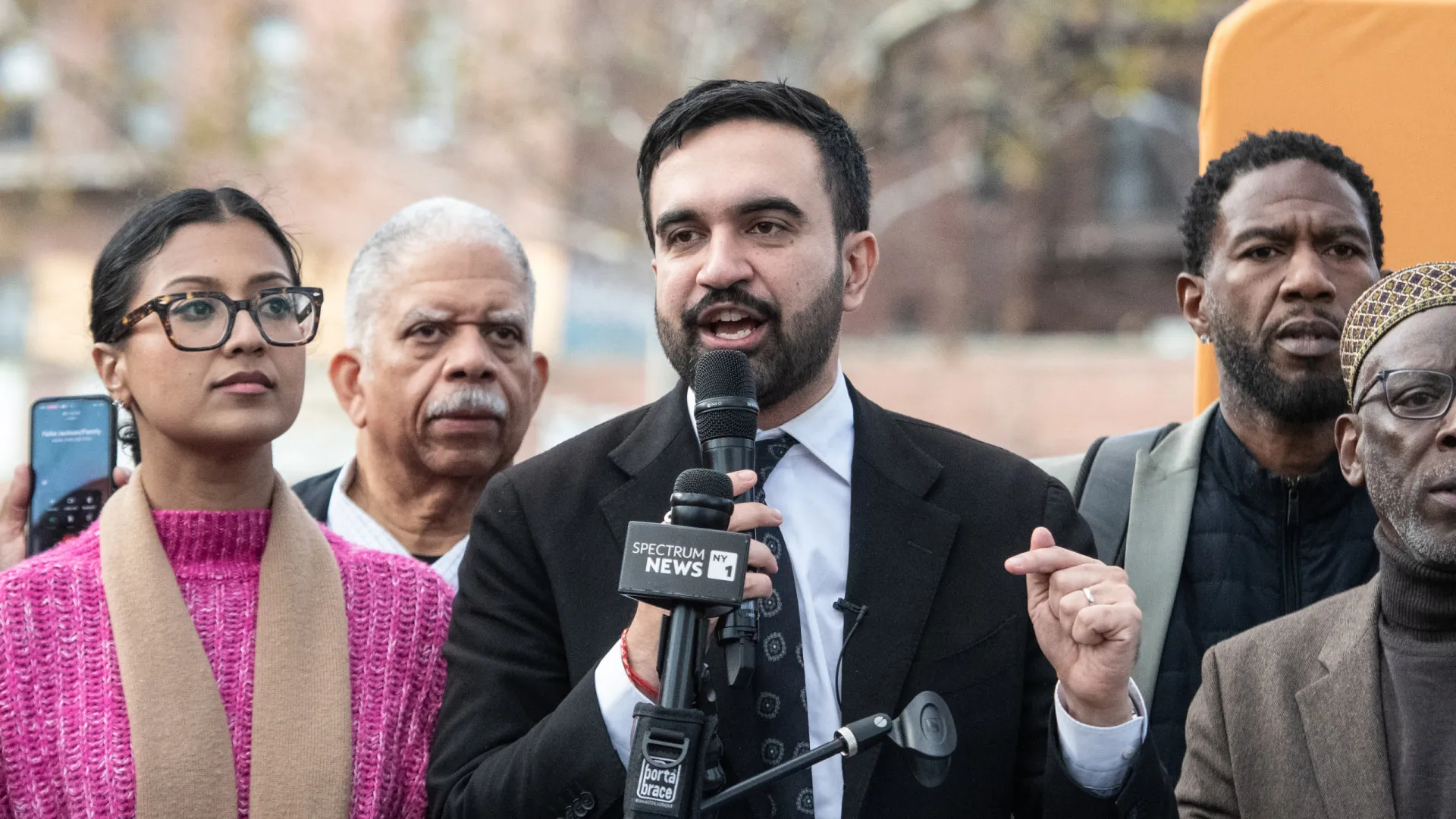 
                    Candidatos a 'mayor' de Nova Iorque fazem apelo final antes da eleição
                