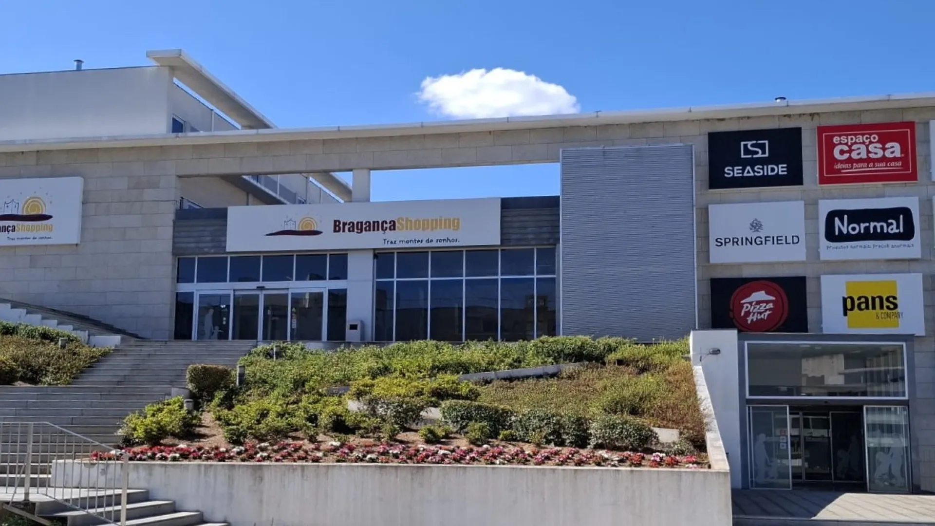 
                    Bragança Shopping encerrado após incêndio no estacionamento subterrâneo
                