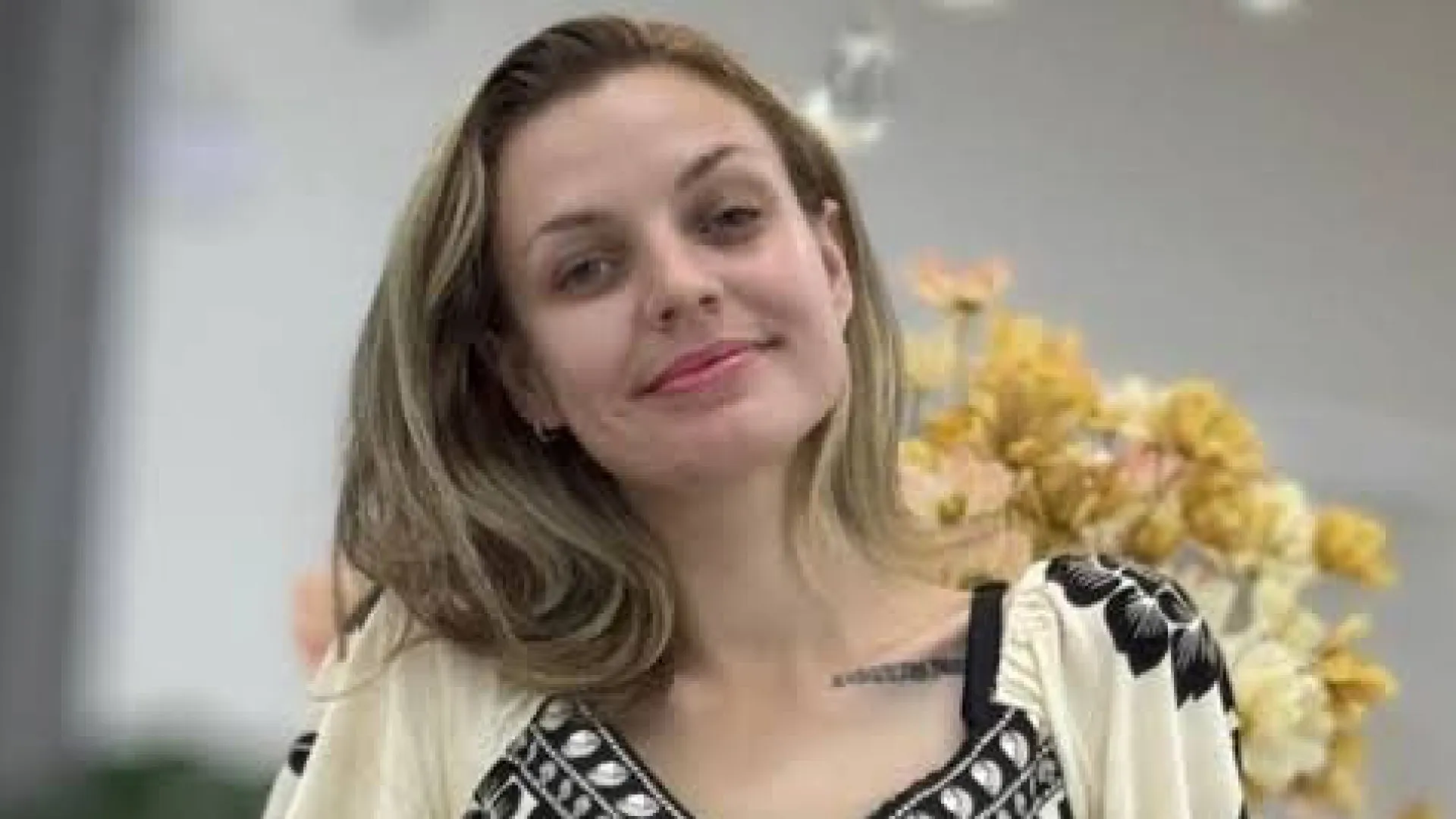 
                    Jovem presa durante seis anos morre dois meses após ser absolvida
                