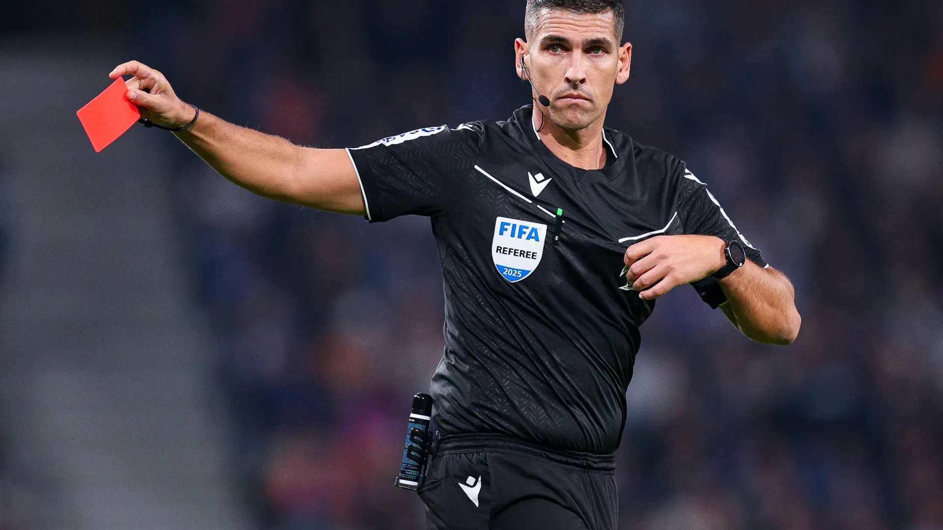 
                    Árbitro Fábio Veríssimo denuncia tentativa de pressão do FC Porto
                