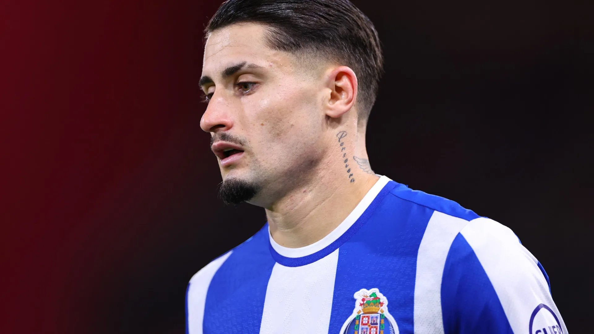 
                    Borja Sainz recorda Jorge Costa. 