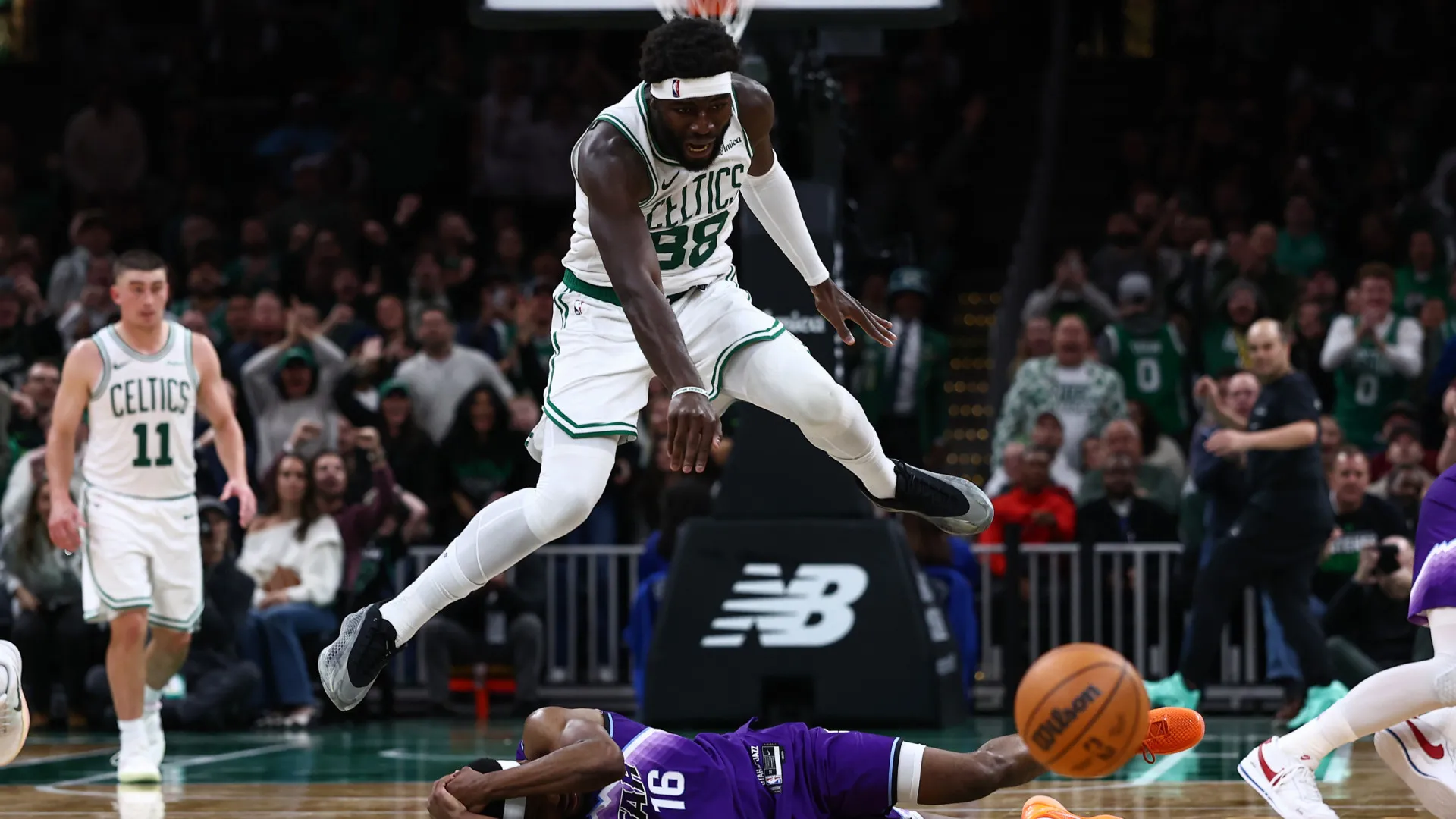 
                    Boston Celtics tombam ao cair do pano com Neemias Queta 'sob fogo'
                