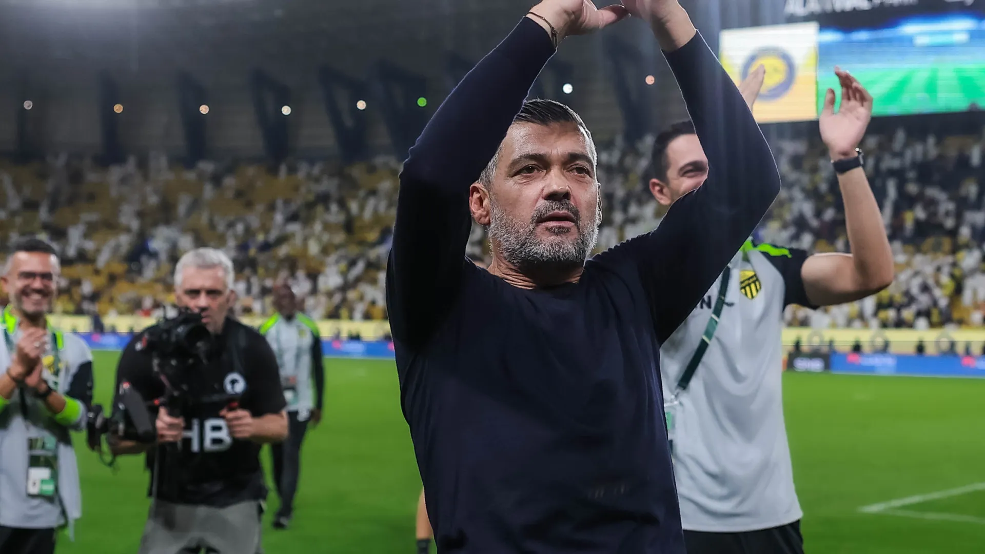 
                    Jogador do Al Ittihad com excesso de peso? Conceição esclarece polémica
                