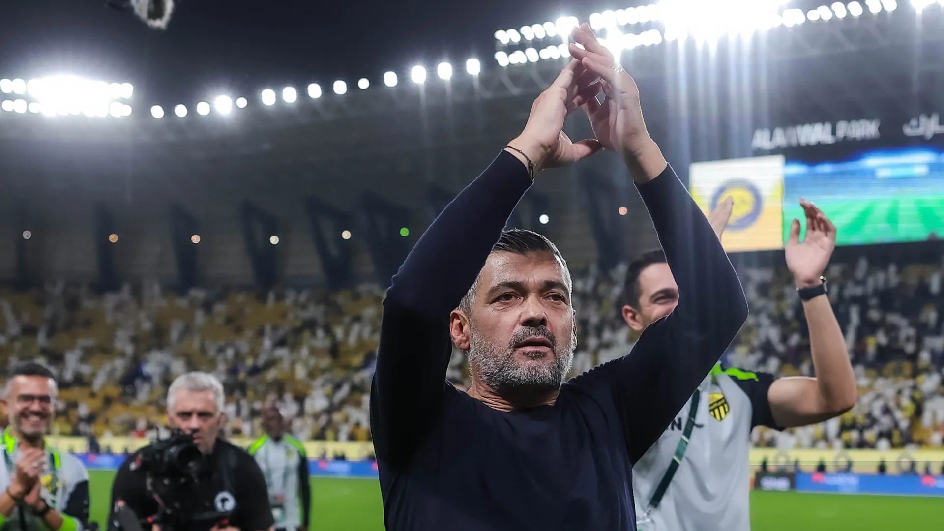 
                    Sérgio Conceição engata a quinta na Arábia. Pedro Emanuel humilhado
                