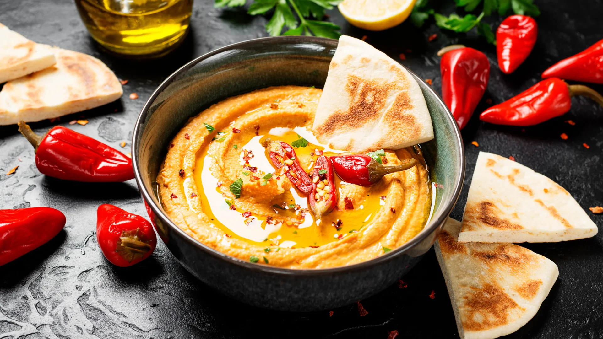 
                    Uma receita de humus (da época) que pode salvar-lhe os almoços da semana
                