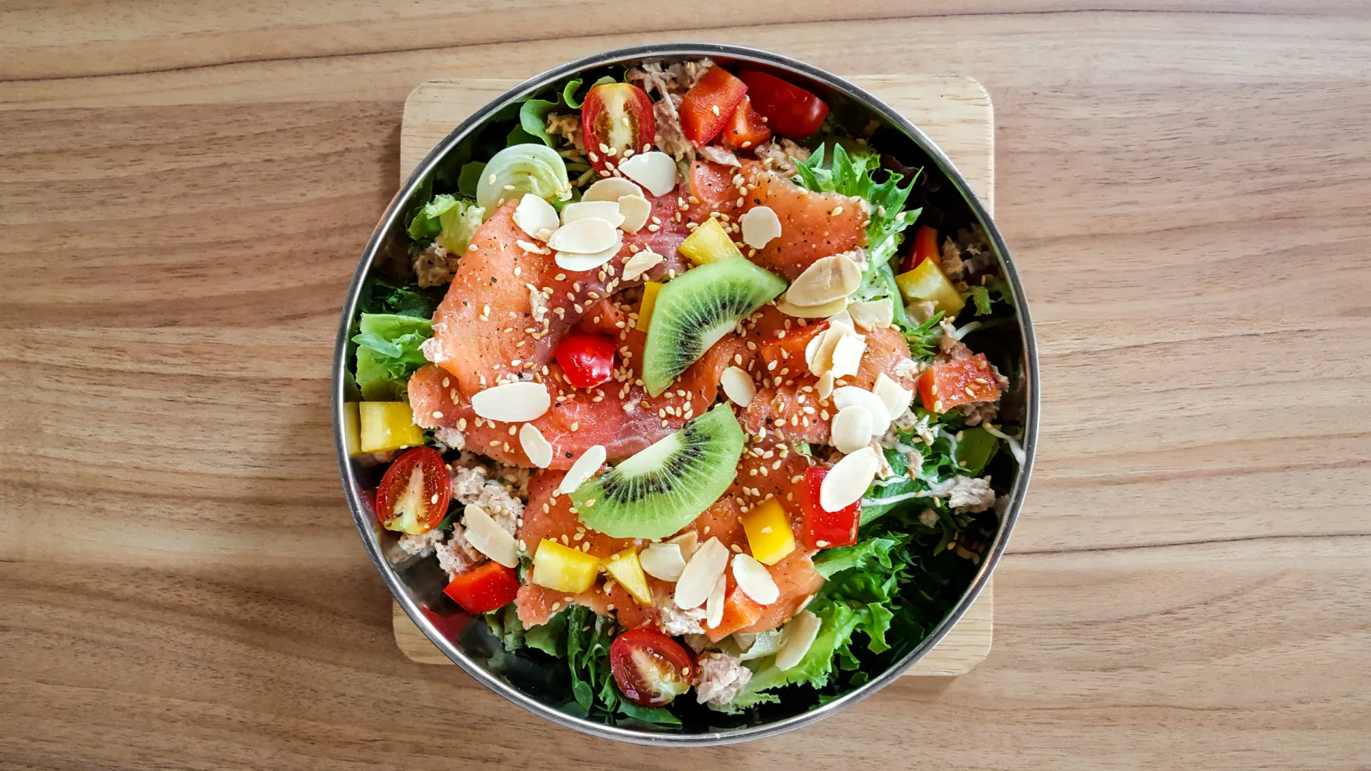 
                    Uma salada, um 'smoothie' e um bolo: 3 receitas saudáveis com kiwi
                