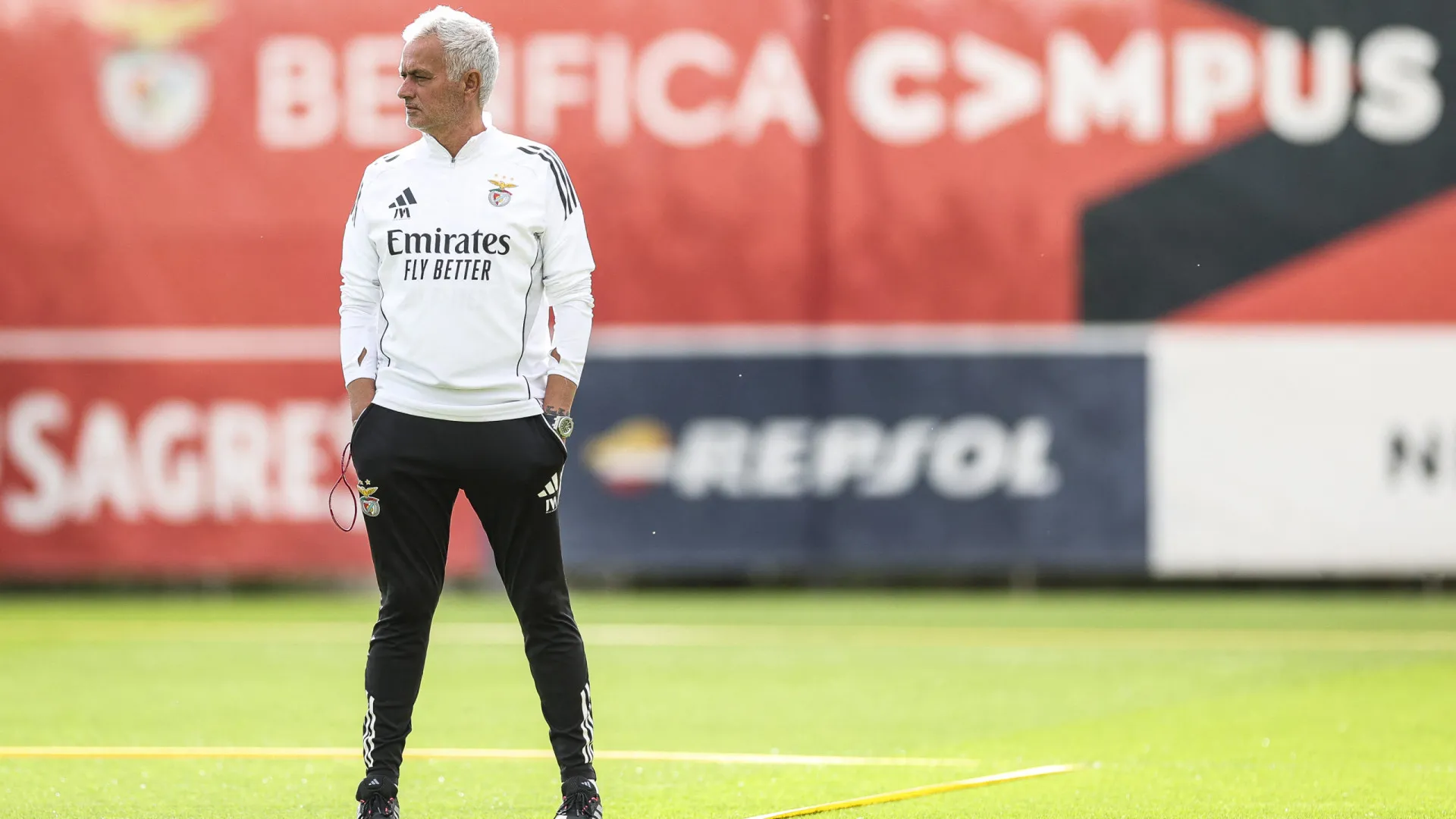 
                    Mourinho recebe 'reforço de peso' para o Benfica-Bayer Leverkusen
                