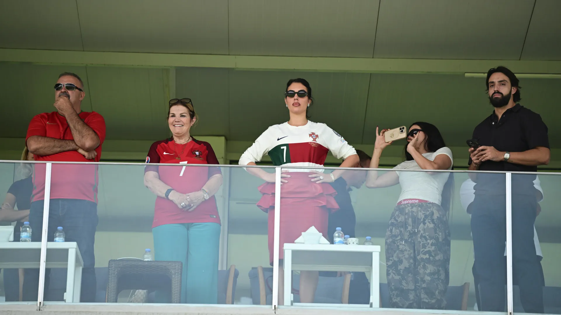 
                    Georgina Rodríguez e Dolores Aveiro lado a lado para apoiar Cristianinho
                