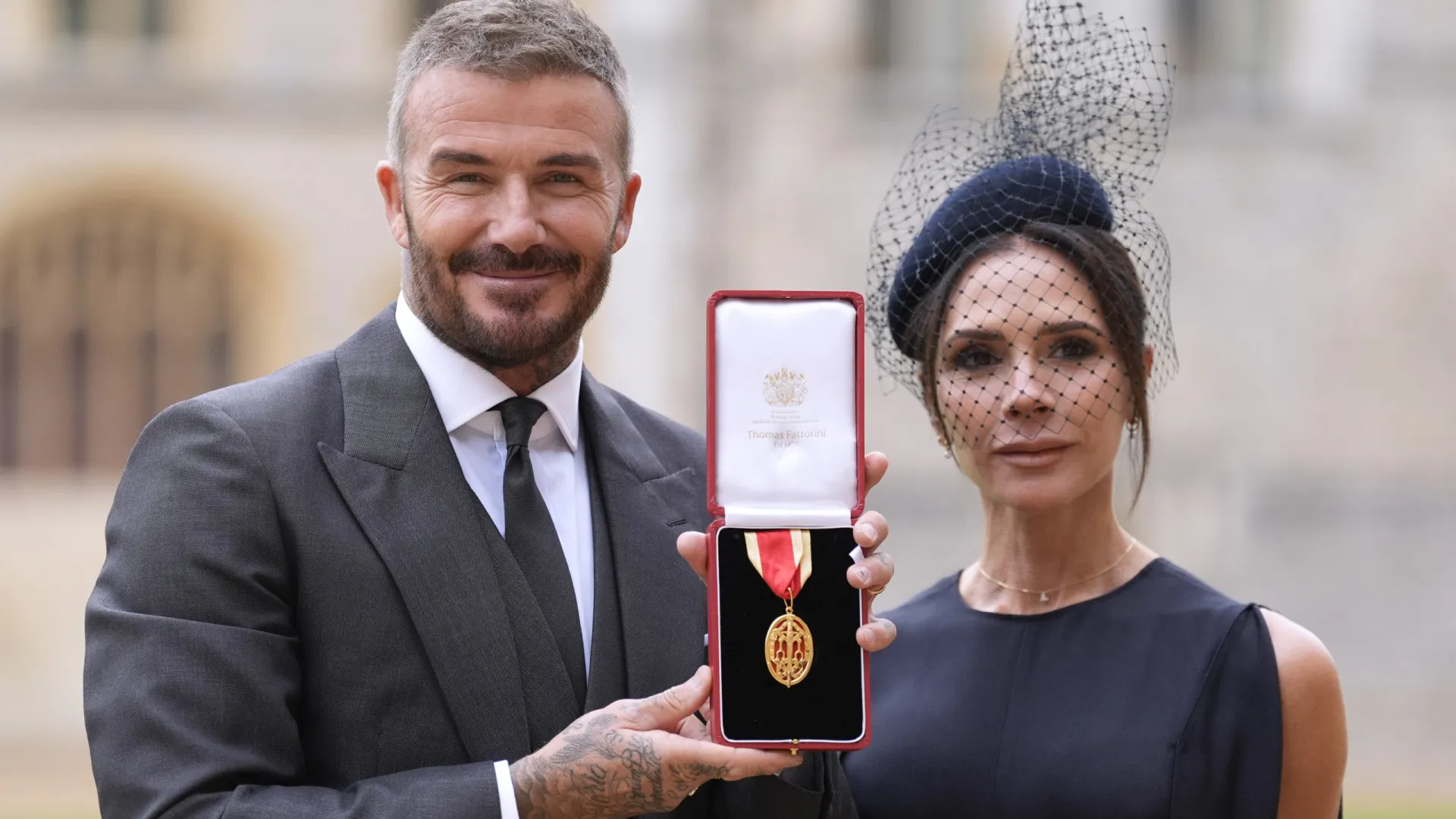 
                    David Beckham nomeado cavaleiro pelo rei Carlos III
                